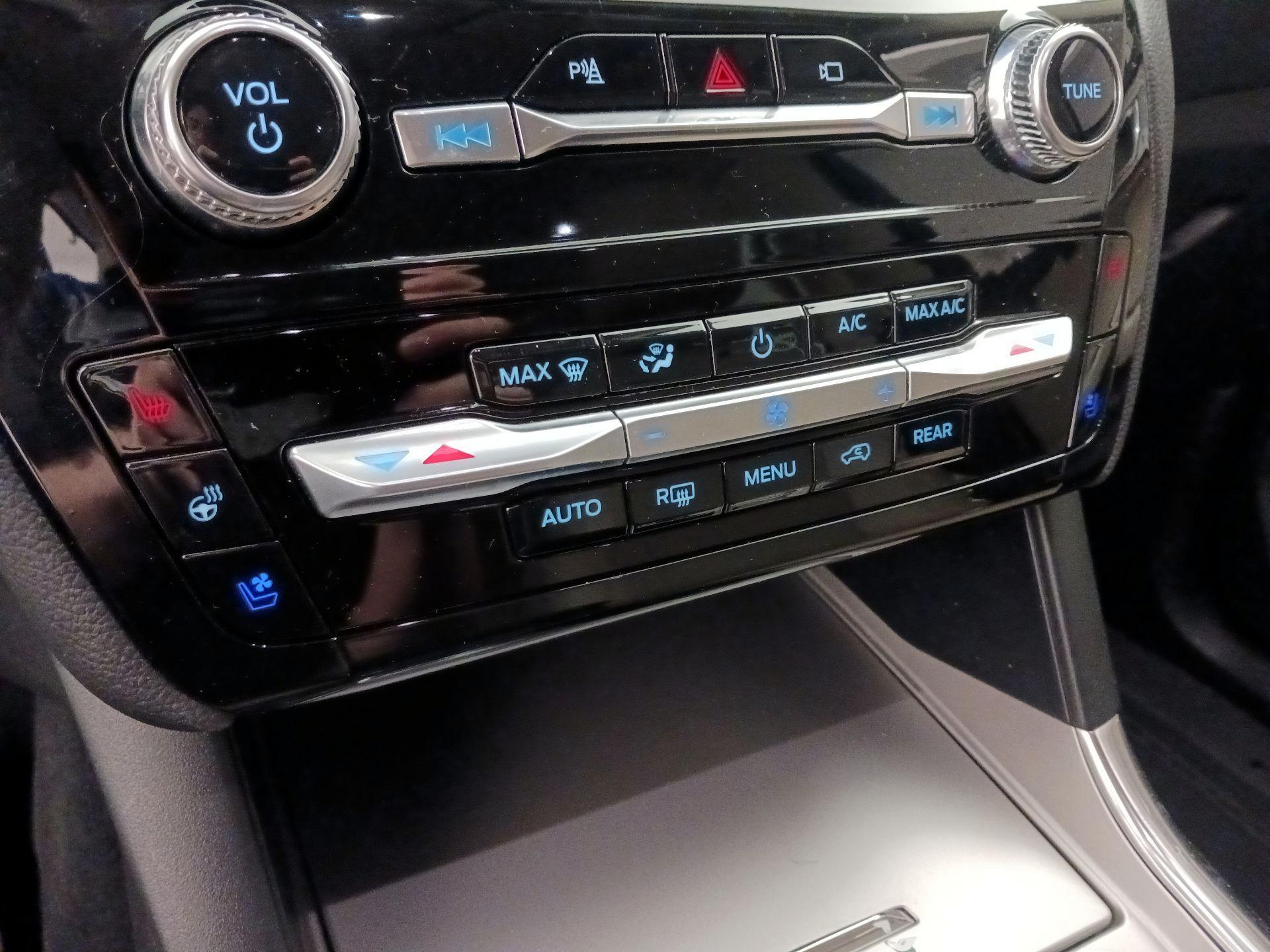 Thumbnail: 2021 Ford Explorer - 17