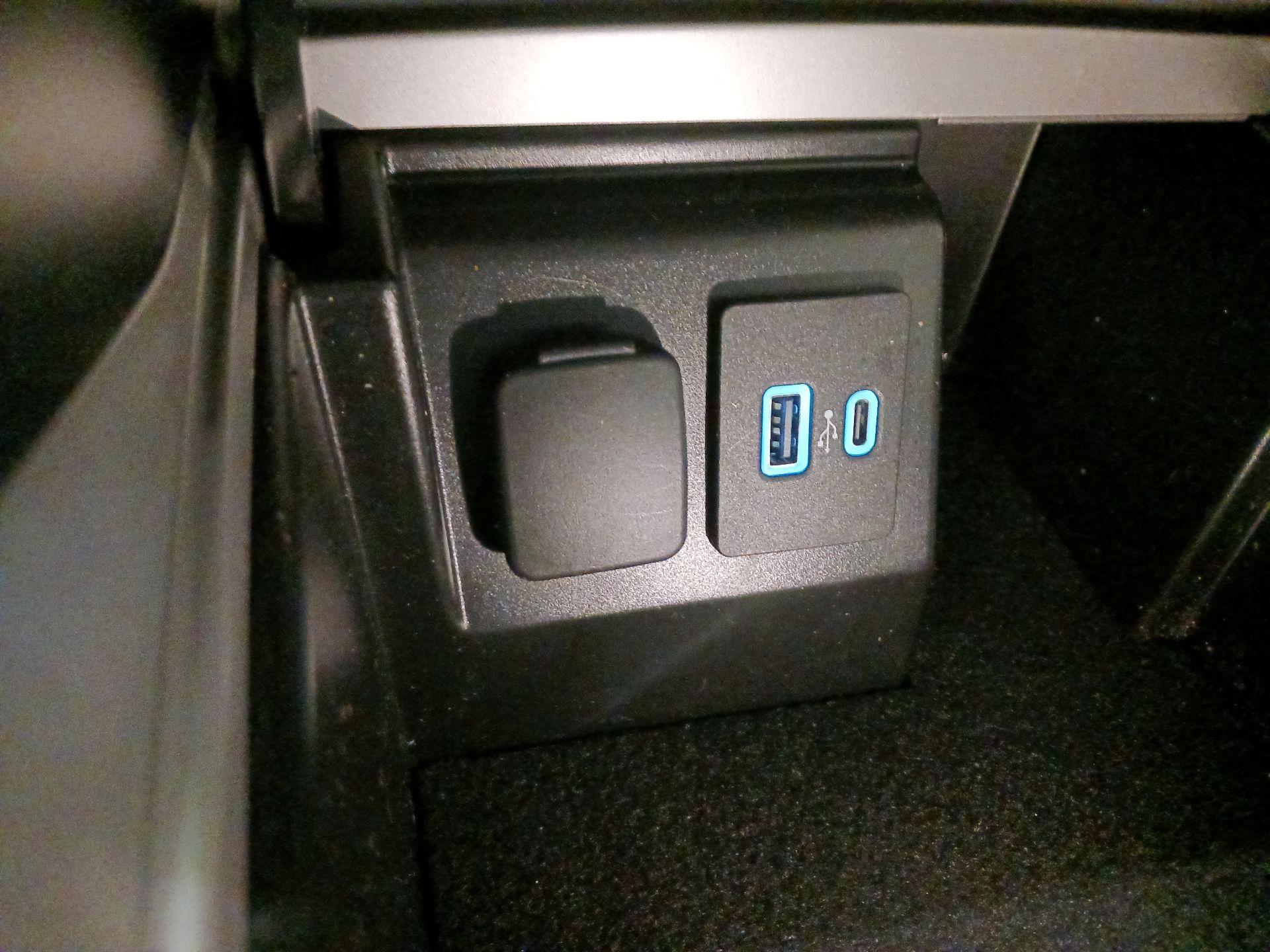 Thumbnail: 2021 Ford Explorer - 19