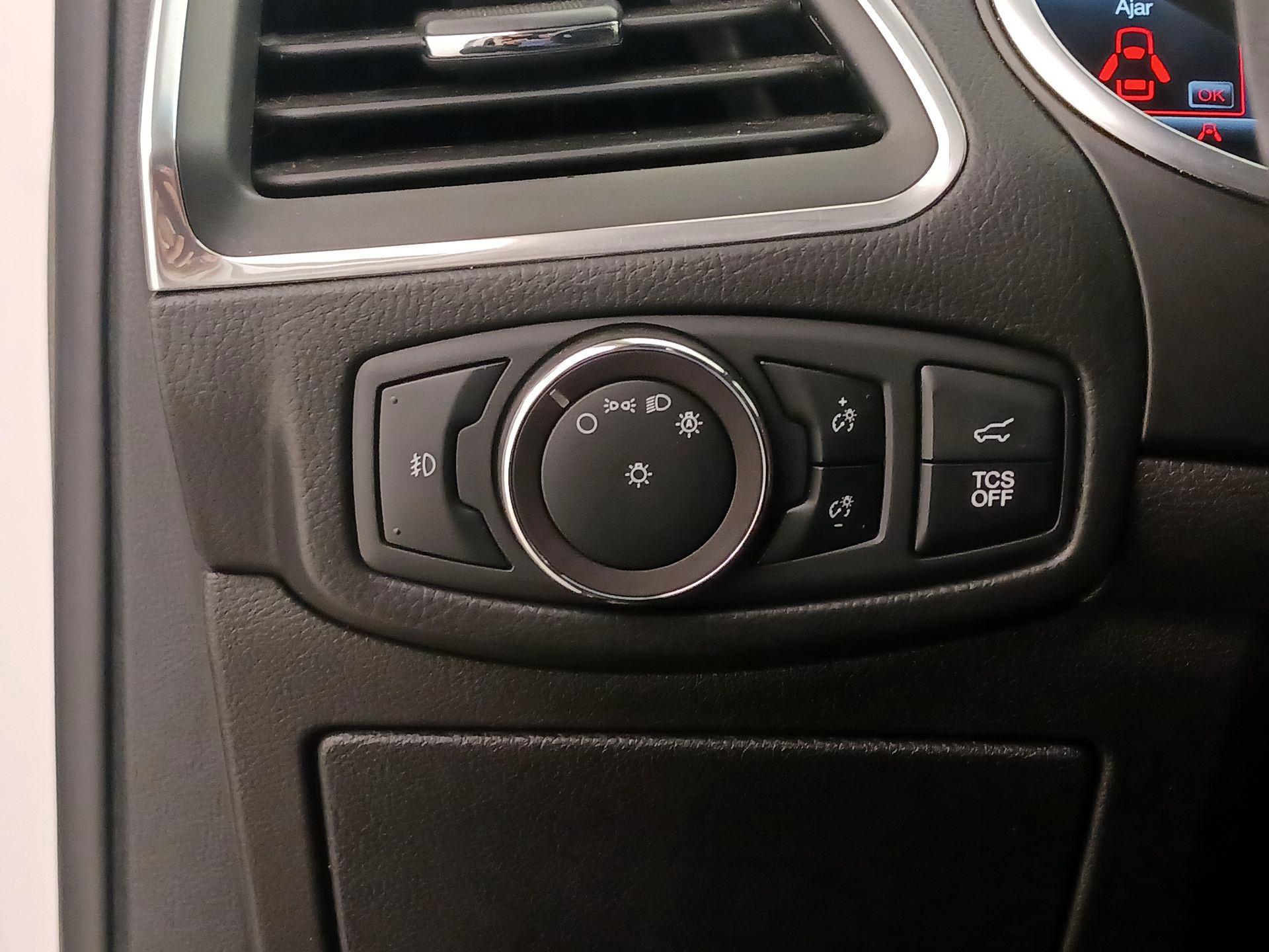 Thumbnail: 2019 Ford Edge - 13