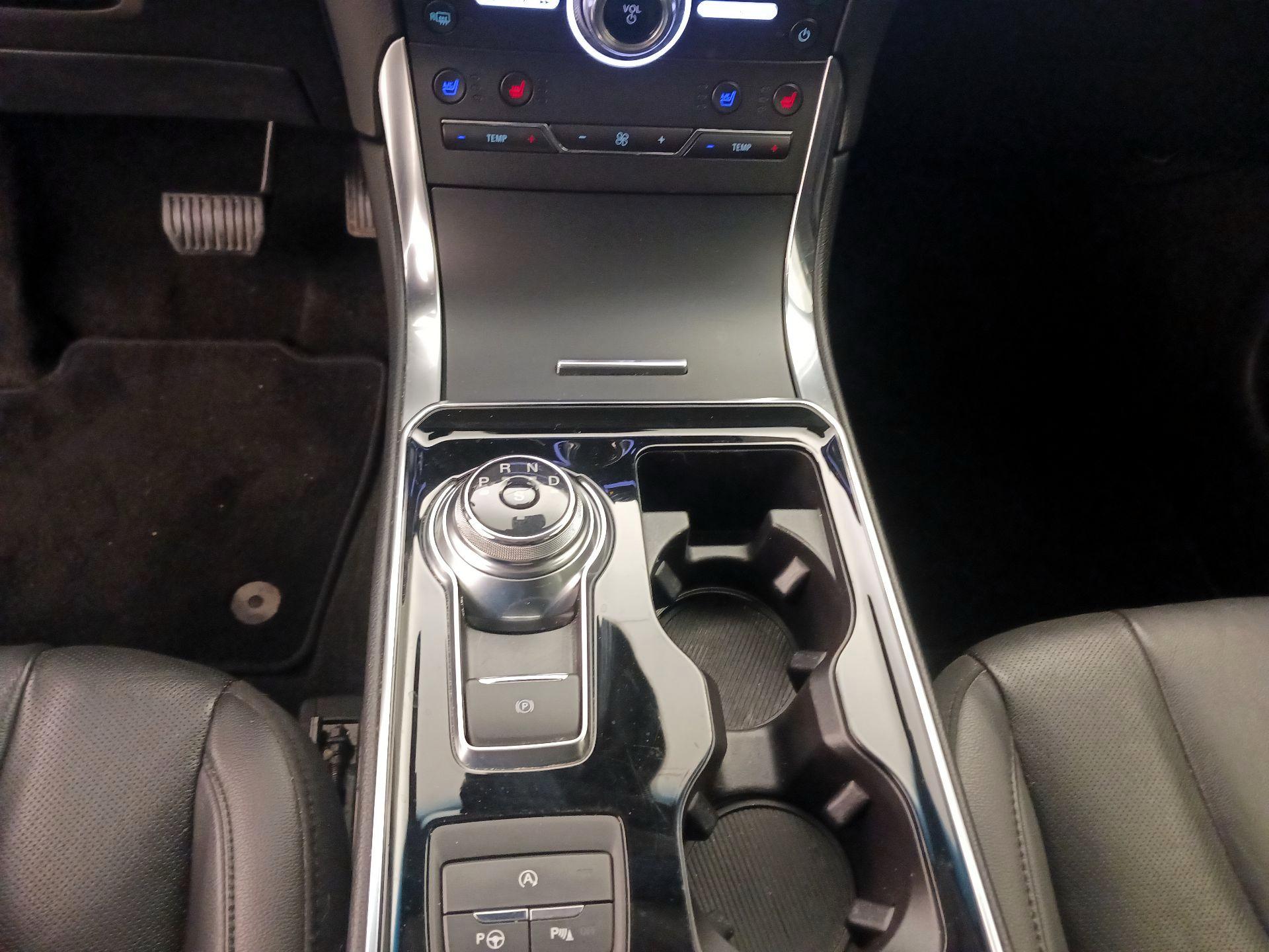 Thumbnail: 2019 Ford Edge - 18