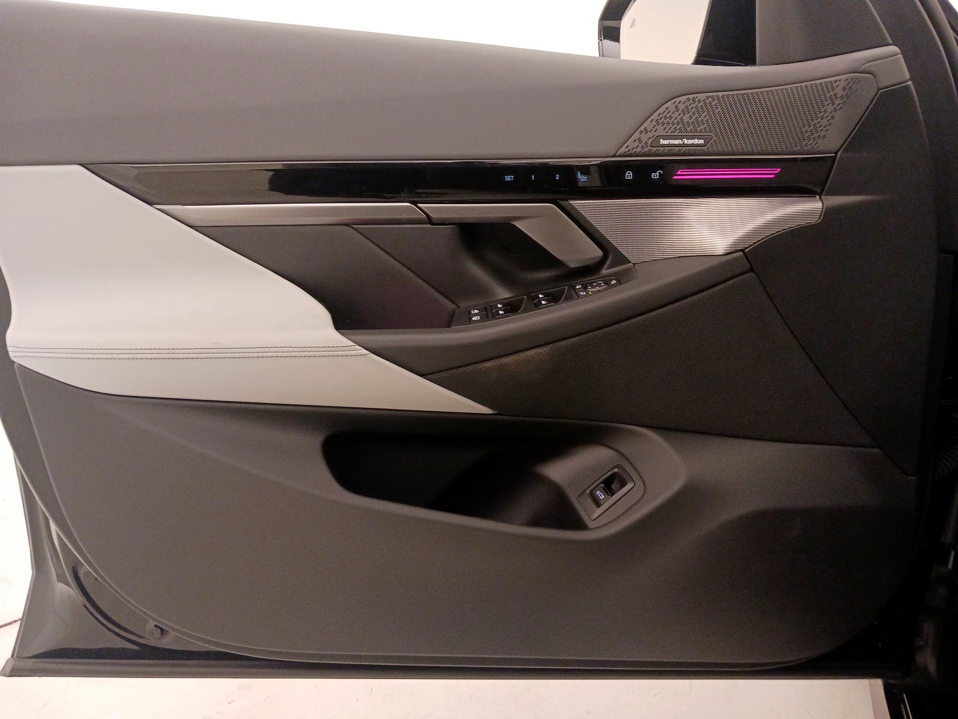 Thumbnail: 2024 BMW 5 Series - 12