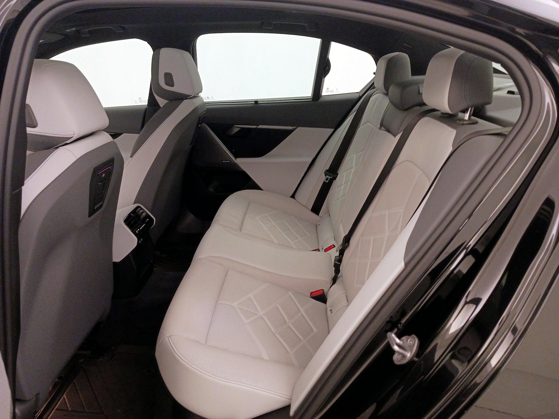 Thumbnail: 2024 BMW 5 Series - 20