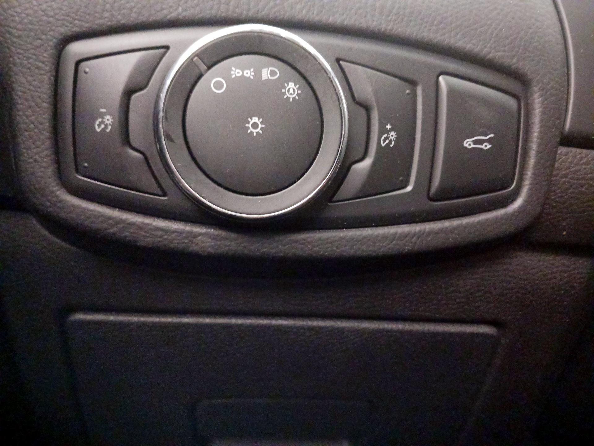 Thumbnail: 2017 Ford Edge - 13