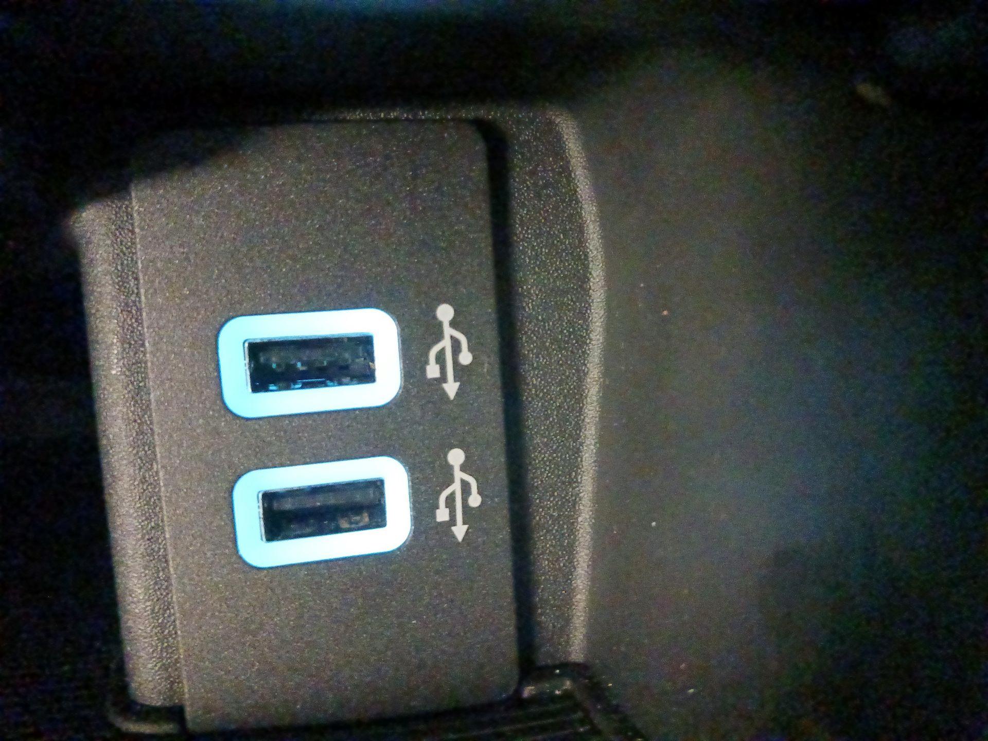 Thumbnail: 2017 Ford Edge - 19