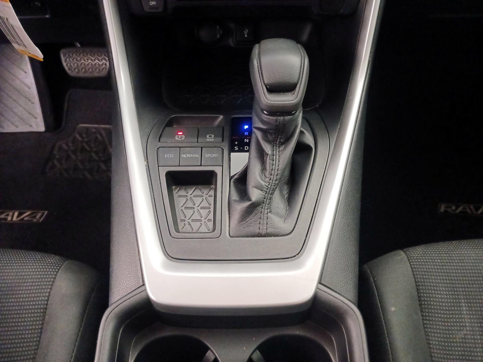 Thumbnail: 2020 Toyota RAV4 - 17