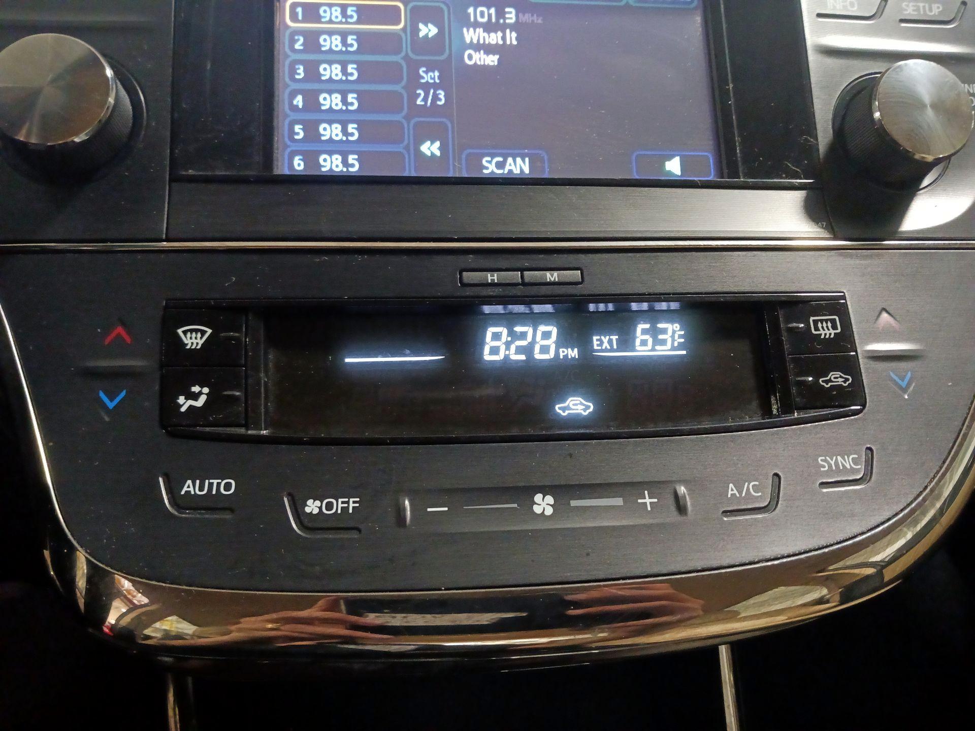 Thumbnail: 2014 Toyota Avalon - 15