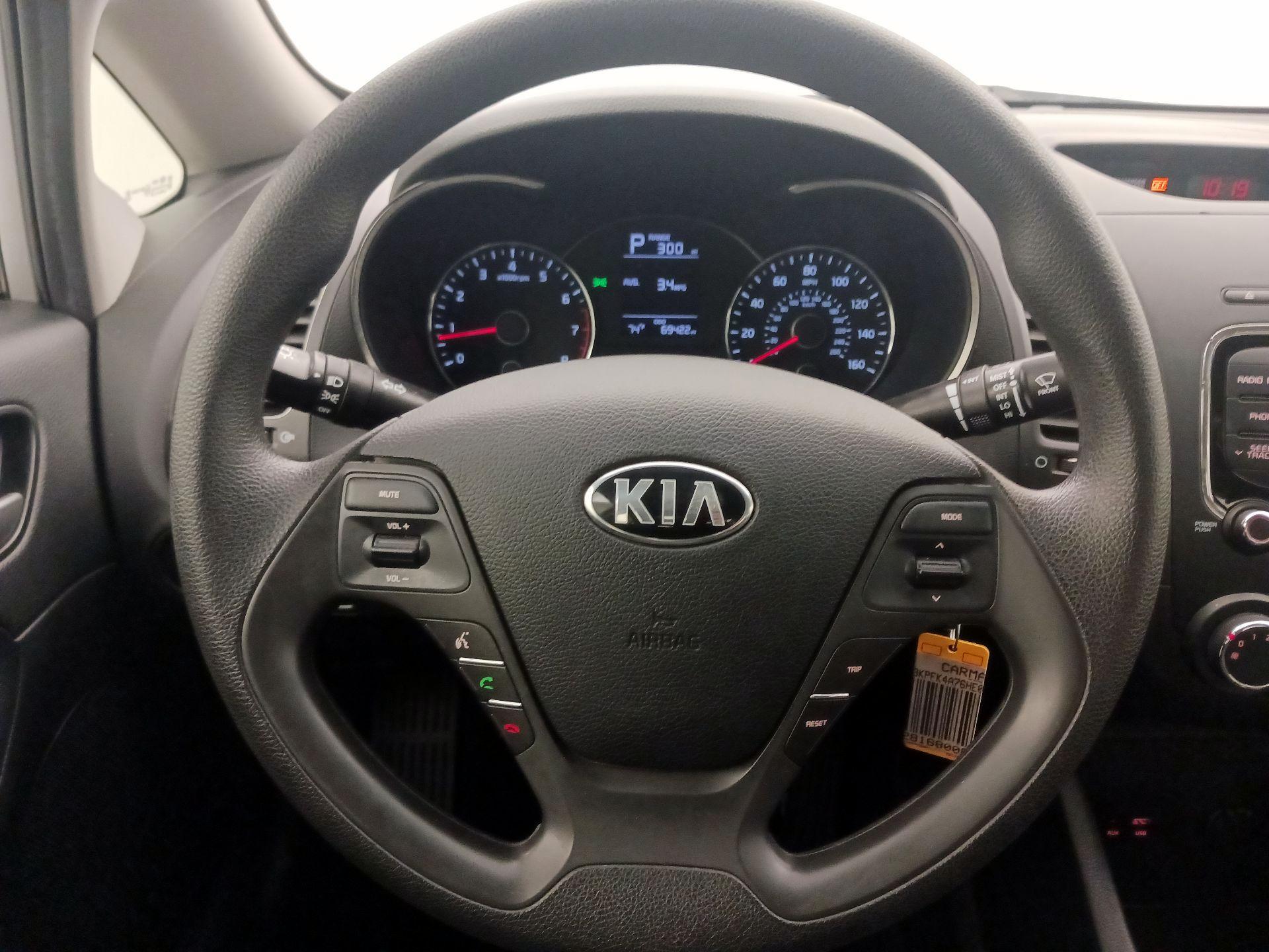 Thumbnail: 2017 Kia Forte - 10