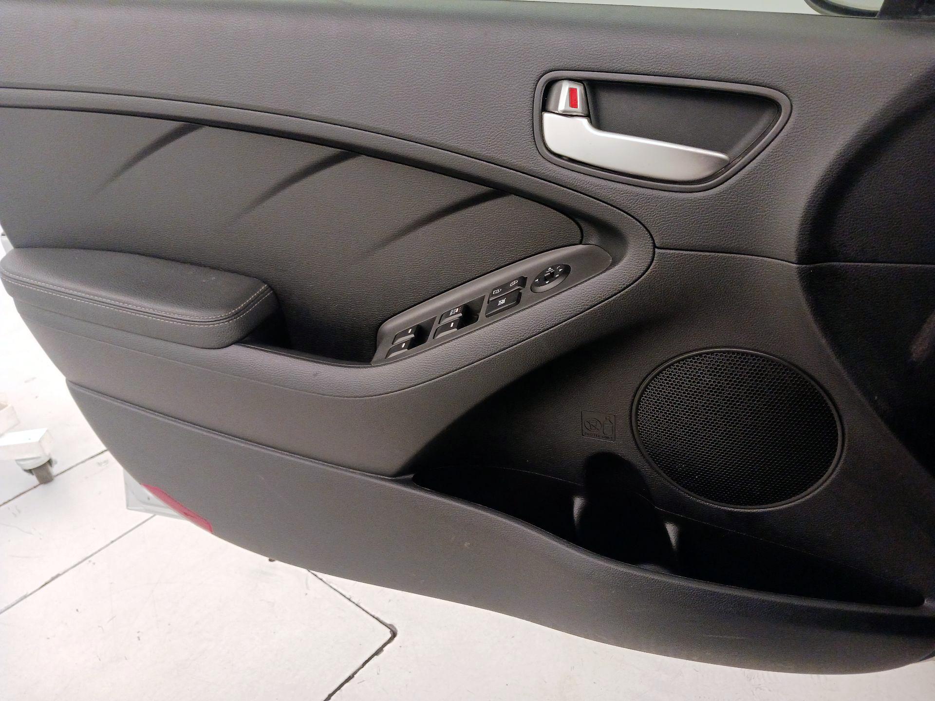 Thumbnail: 2017 Kia Forte - 12