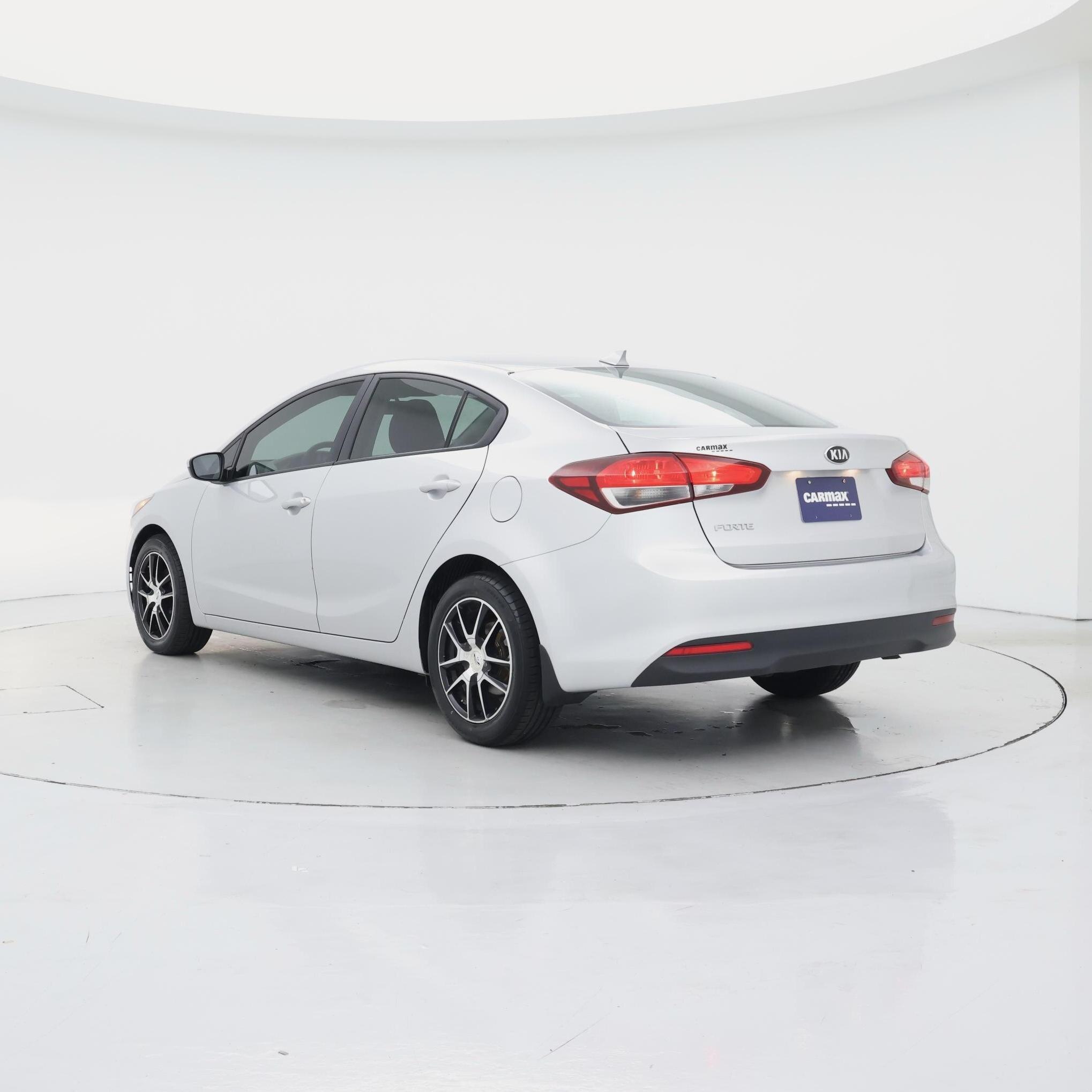 Thumbnail: 2017 Kia Forte - 2
