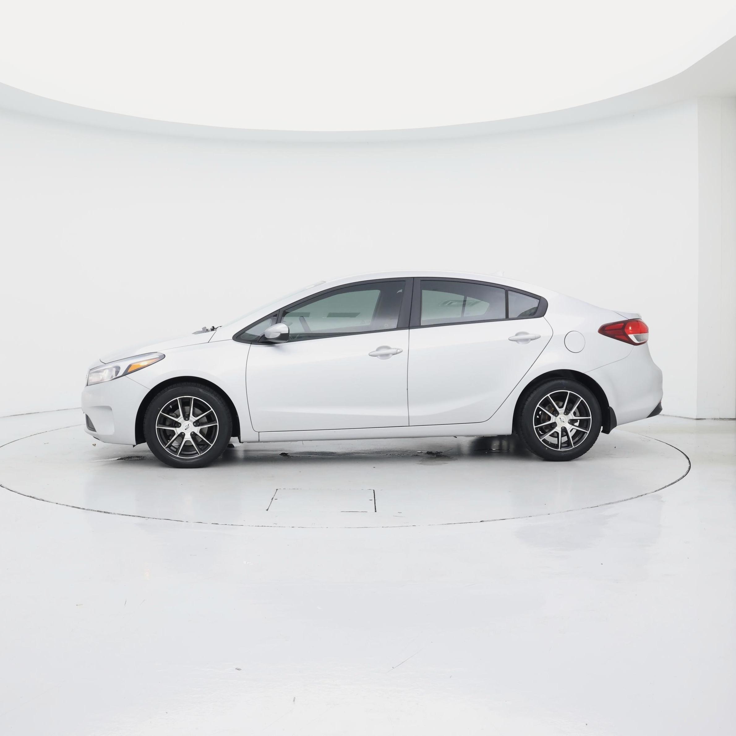 Thumbnail: 2017 Kia Forte - 3