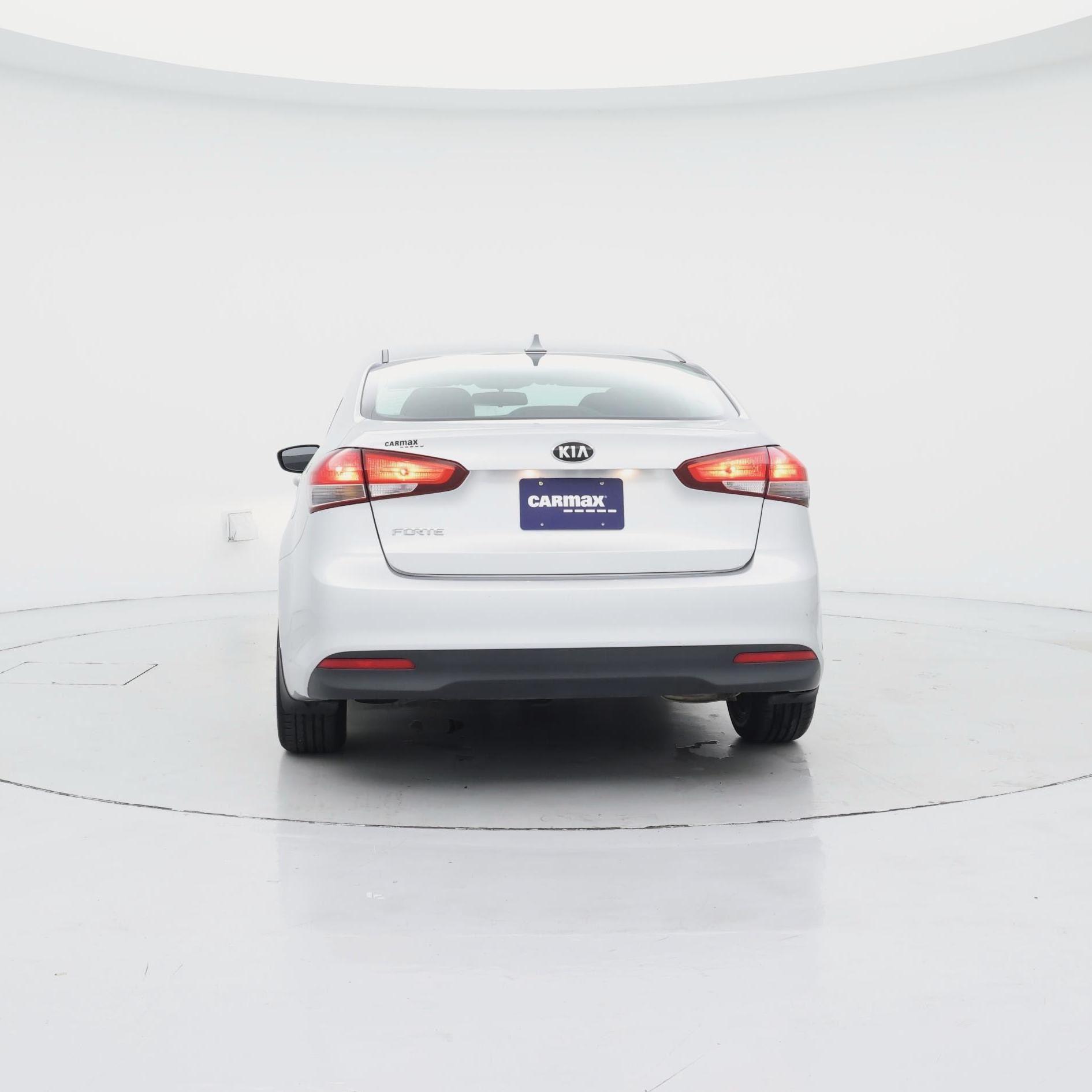Thumbnail: 2017 Kia Forte - 6