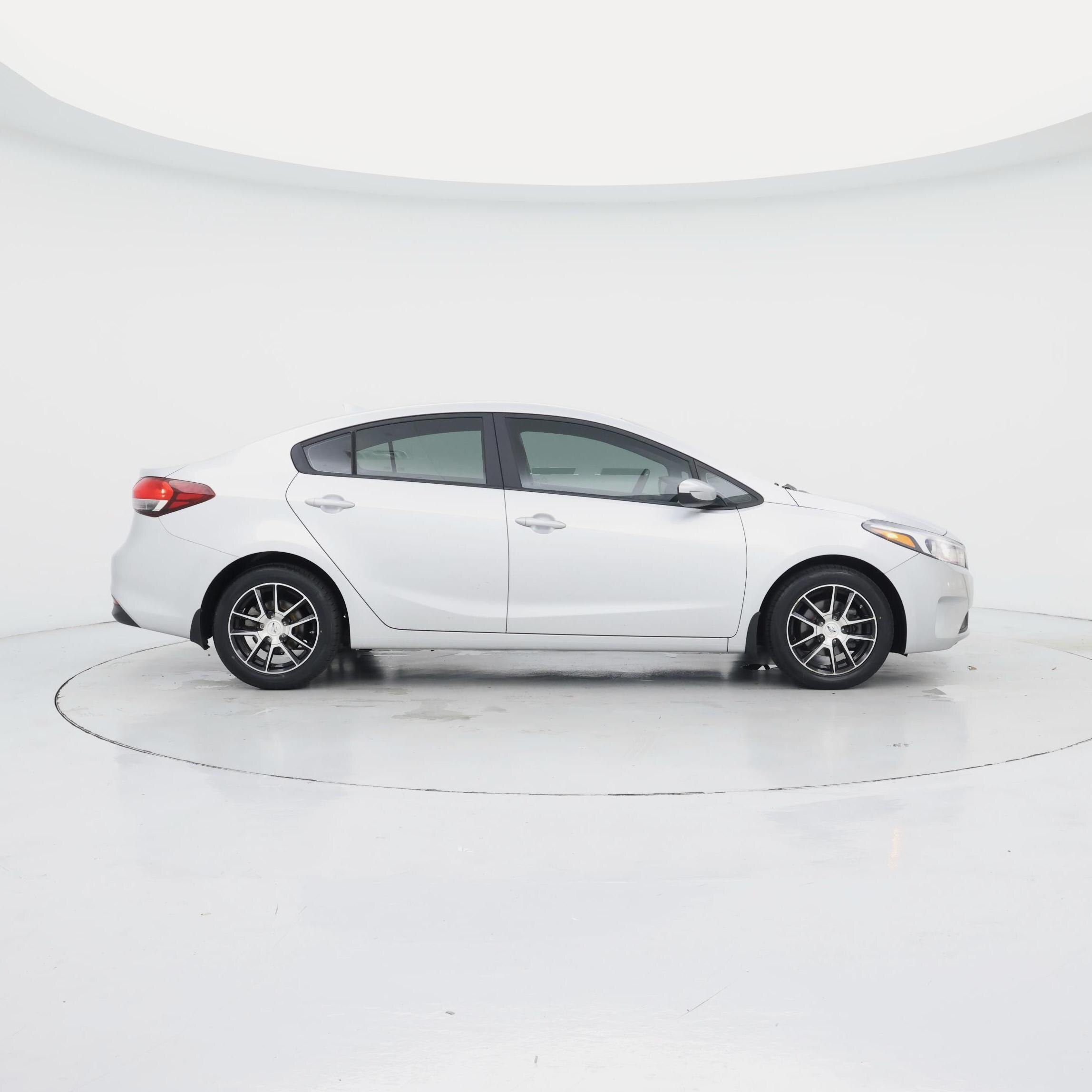 Thumbnail: 2017 Kia Forte - 7