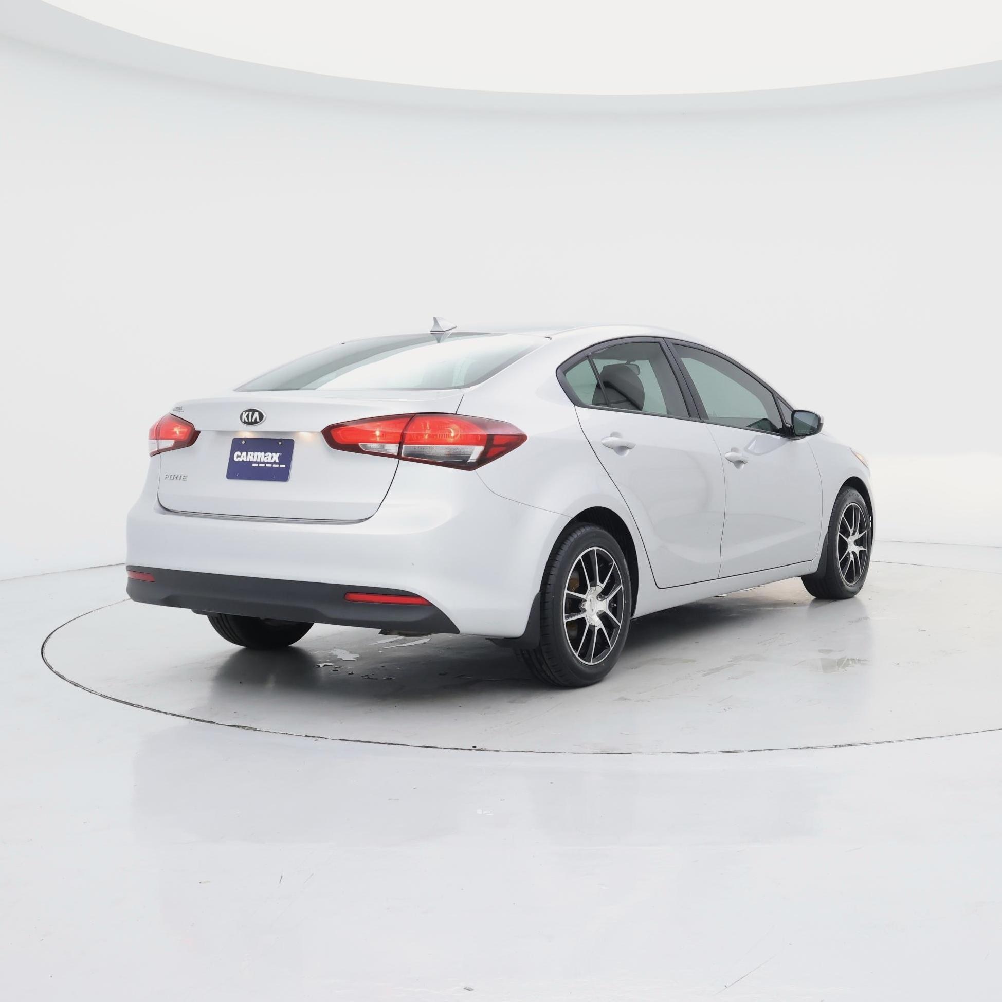 Thumbnail: 2017 Kia Forte - 8