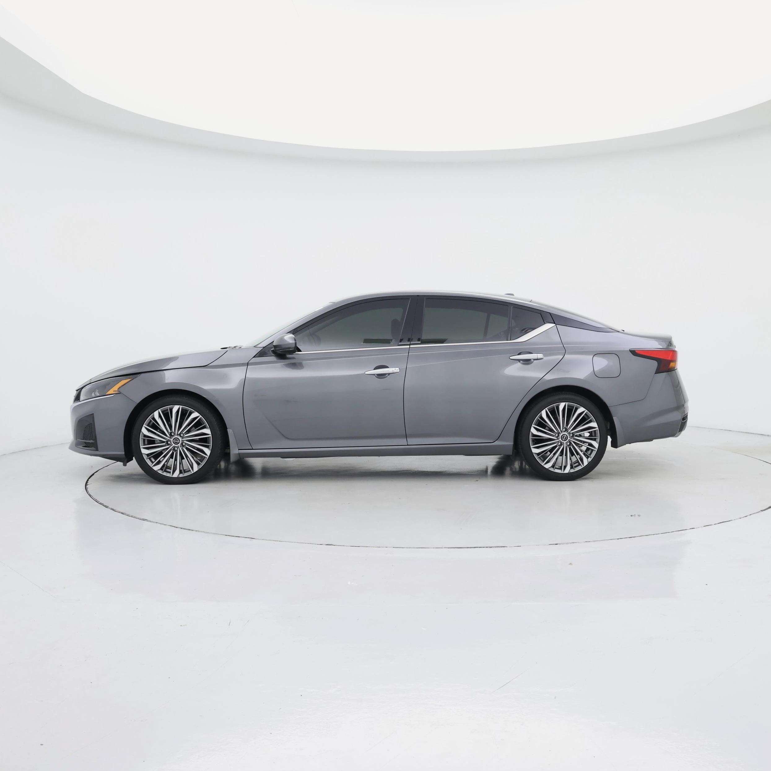 Thumbnail: 2025 Nissan Altima - 3