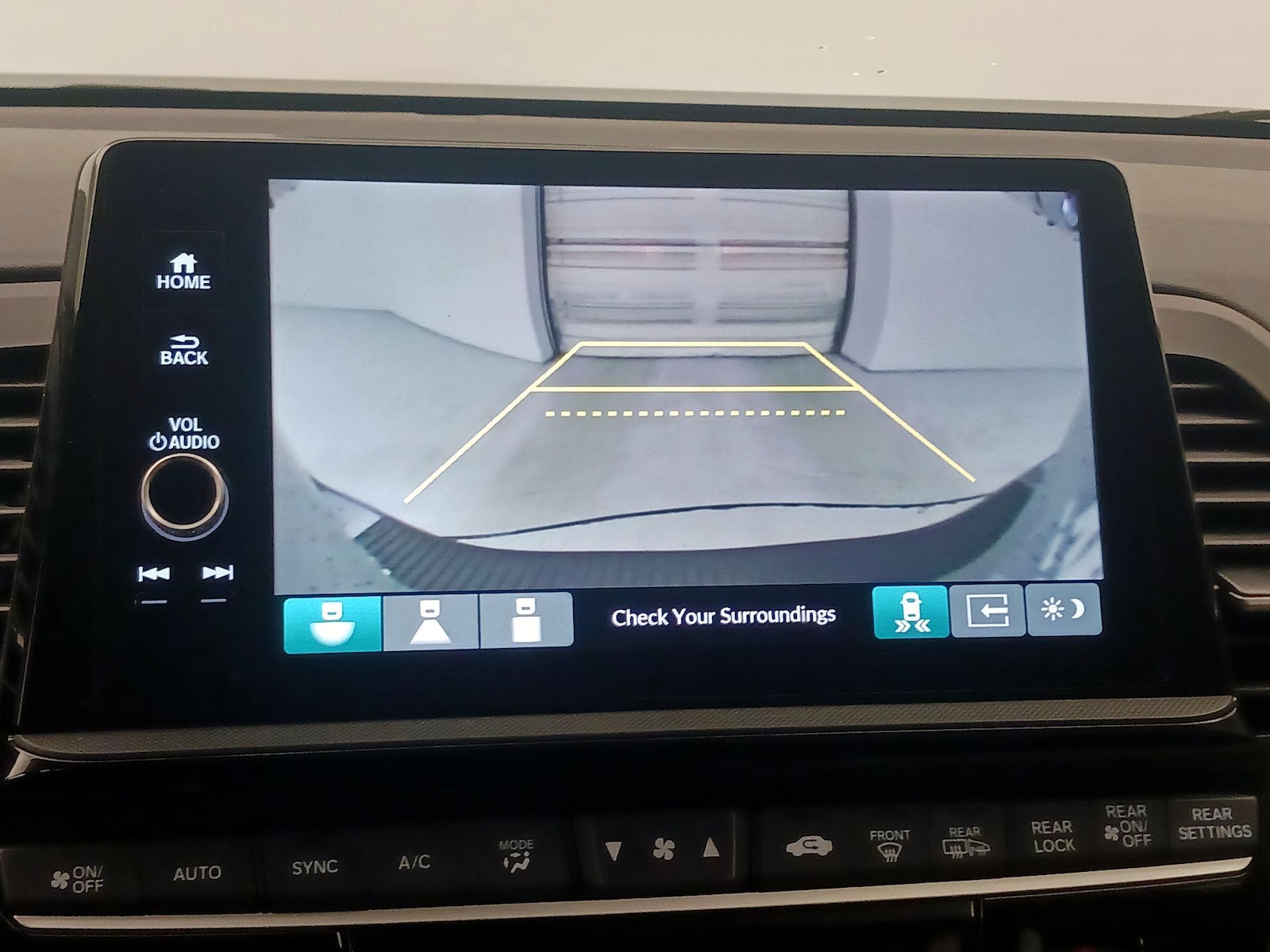 2025 Honda Odyssey Touring - Photo 16