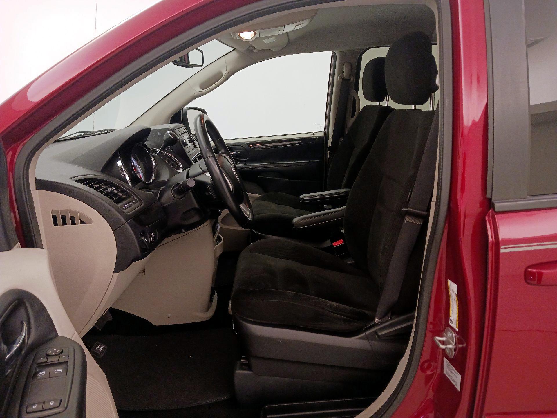 Thumbnail: 2016 Dodge Grand Caravan - 11