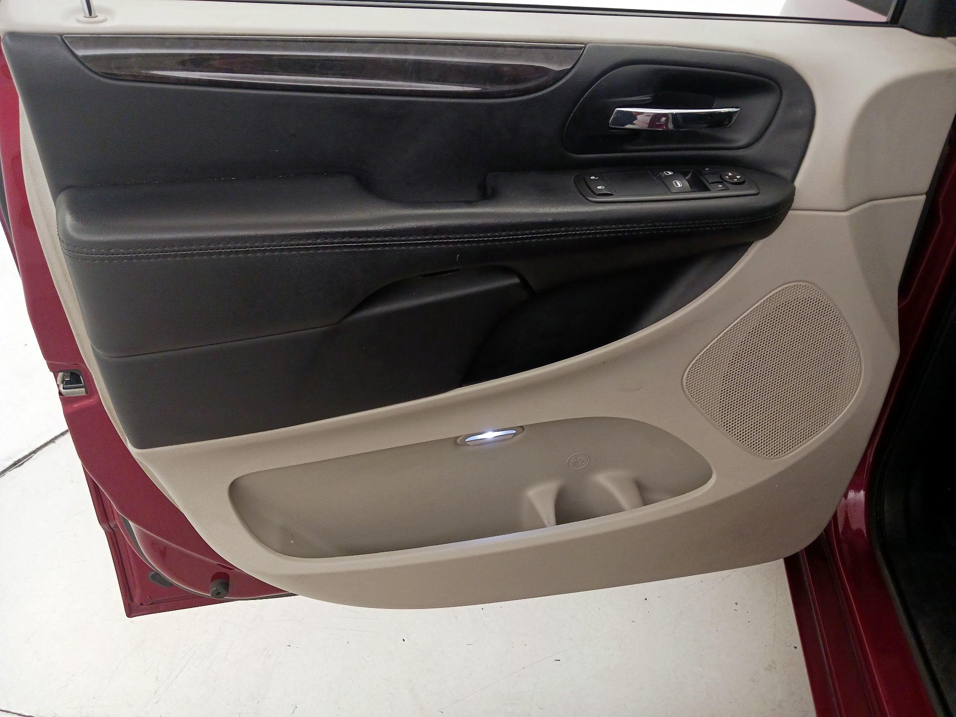 Thumbnail: 2016 Dodge Grand Caravan - 12