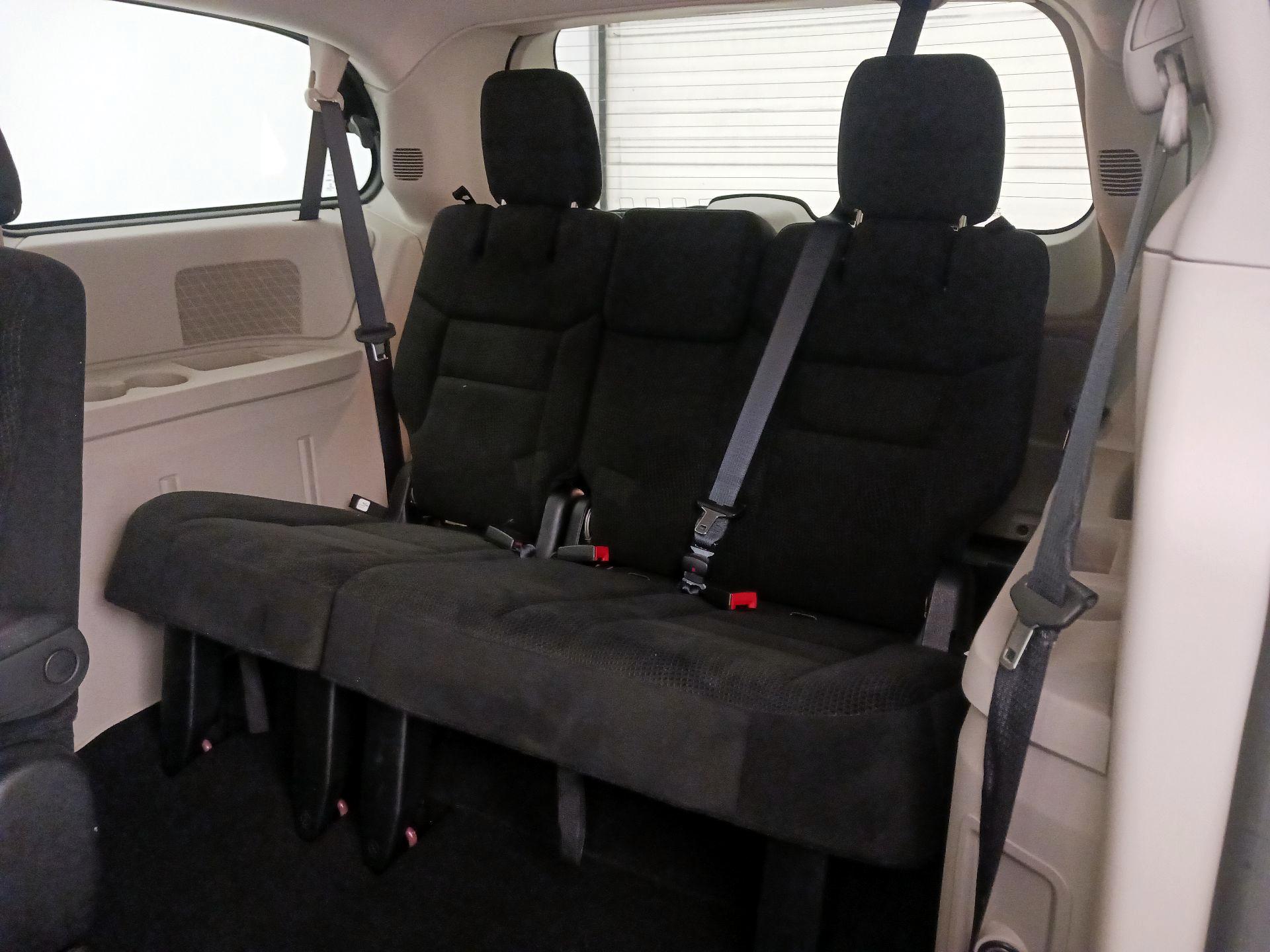 Thumbnail: 2016 Dodge Grand Caravan - 18