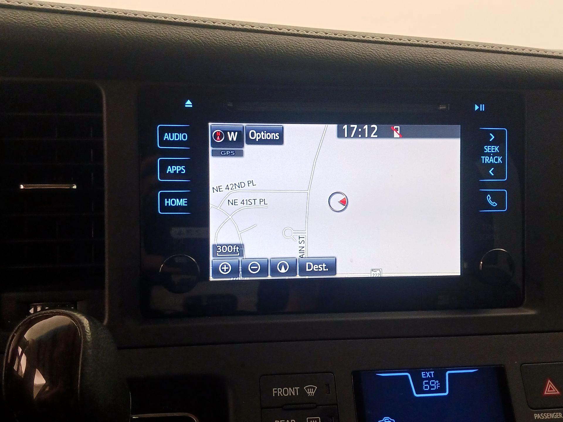 Thumbnail: 2017 Toyota Sienna - 14