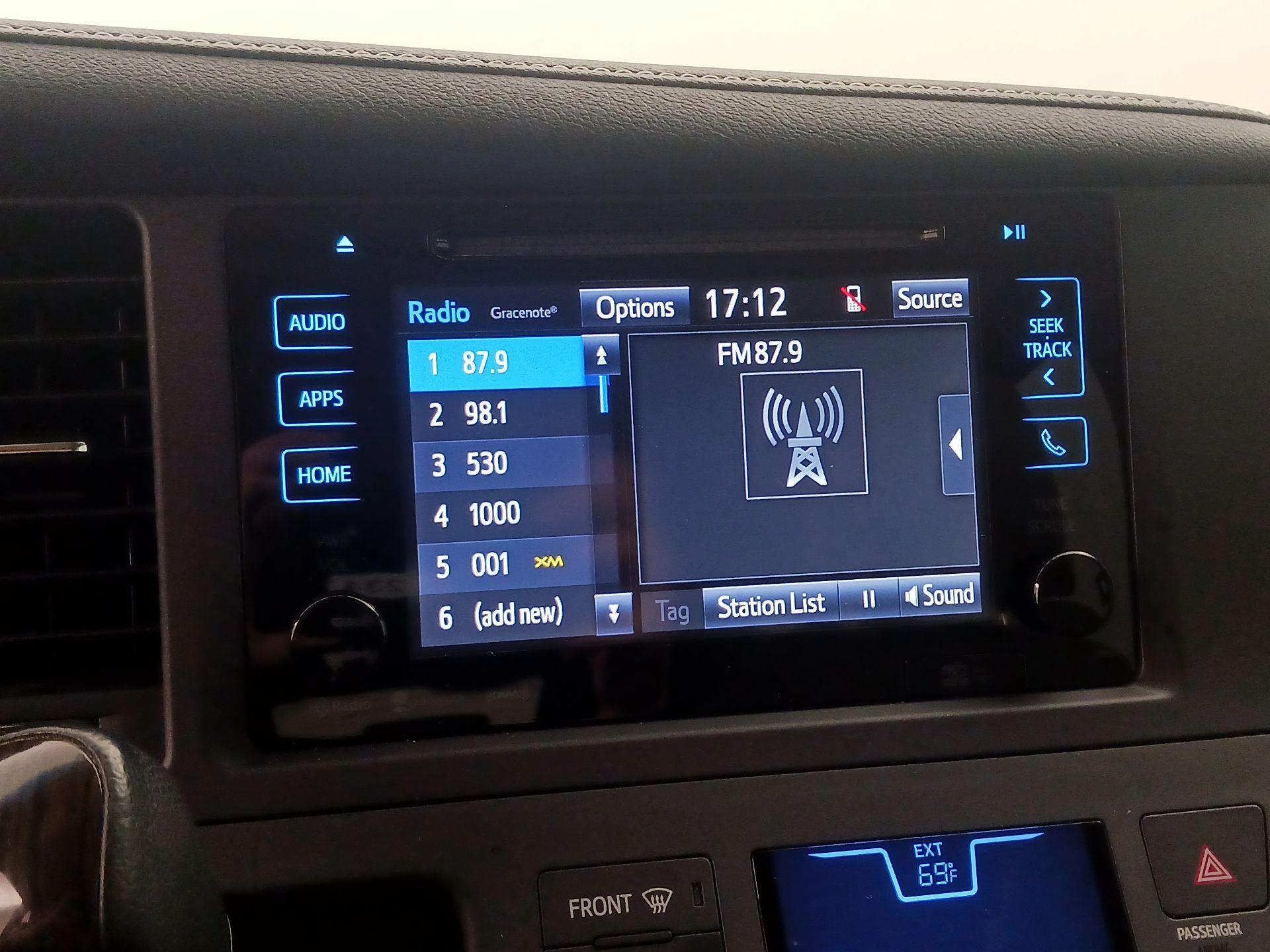 Thumbnail: 2017 Toyota Sienna - 16