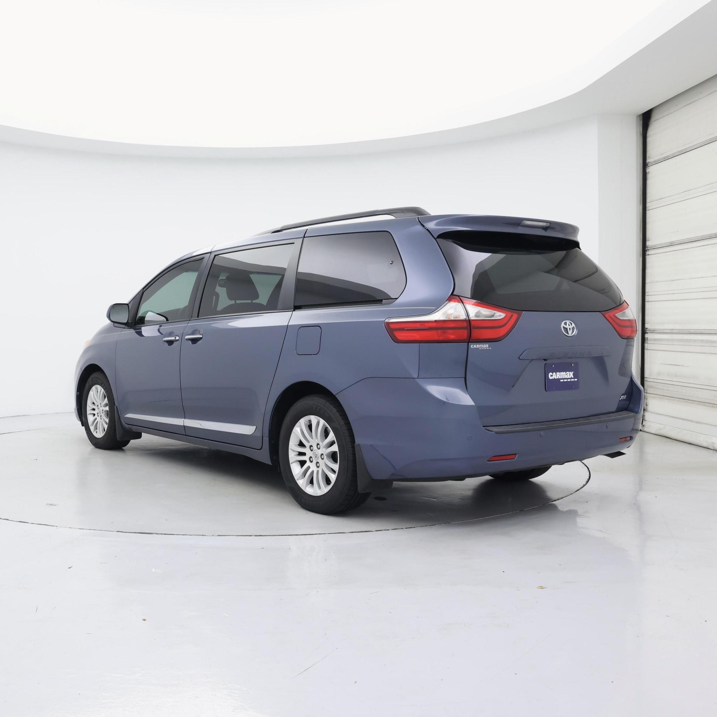 Thumbnail: 2017 Toyota Sienna - 2