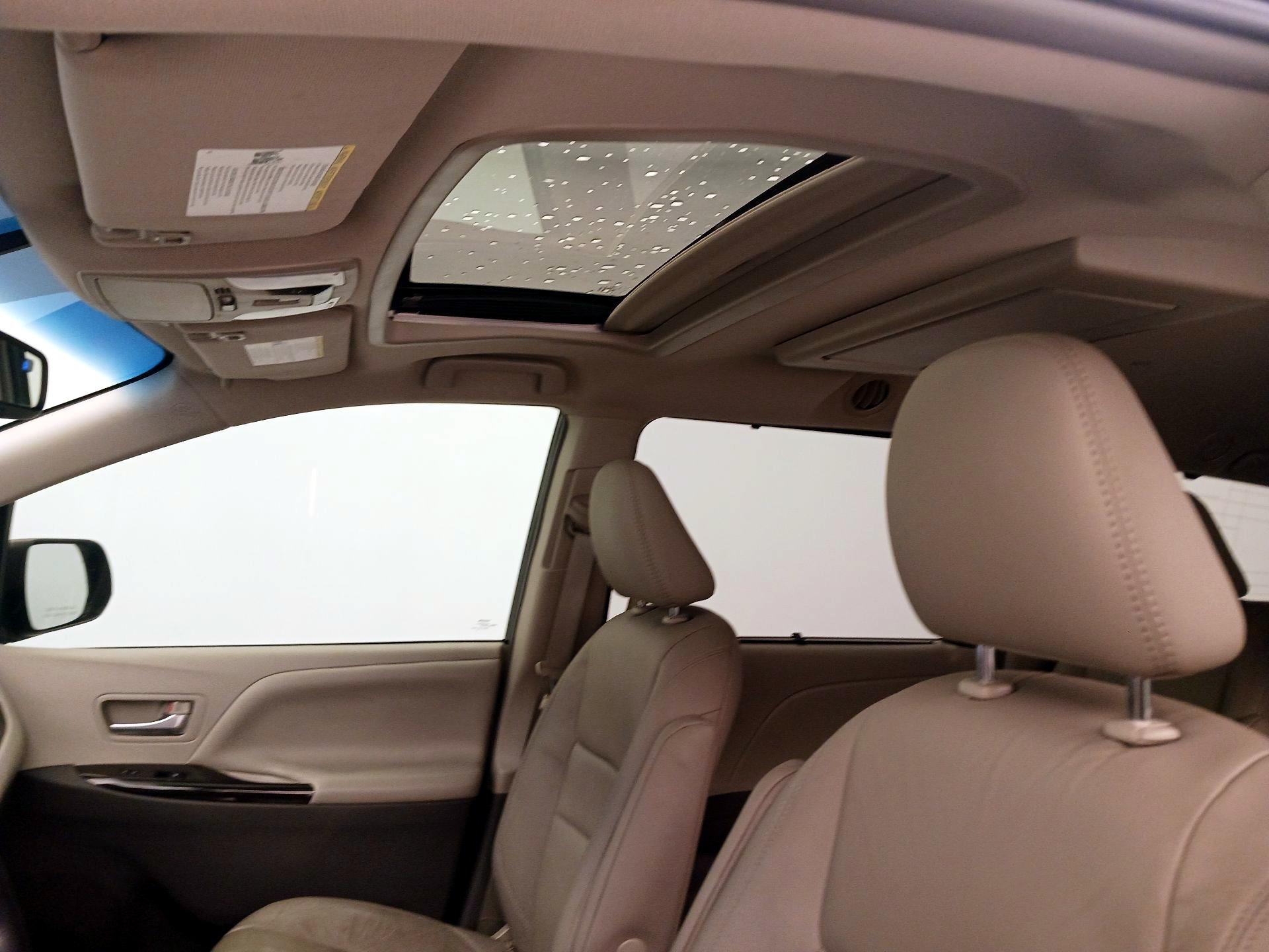 Thumbnail: 2017 Toyota Sienna - 20