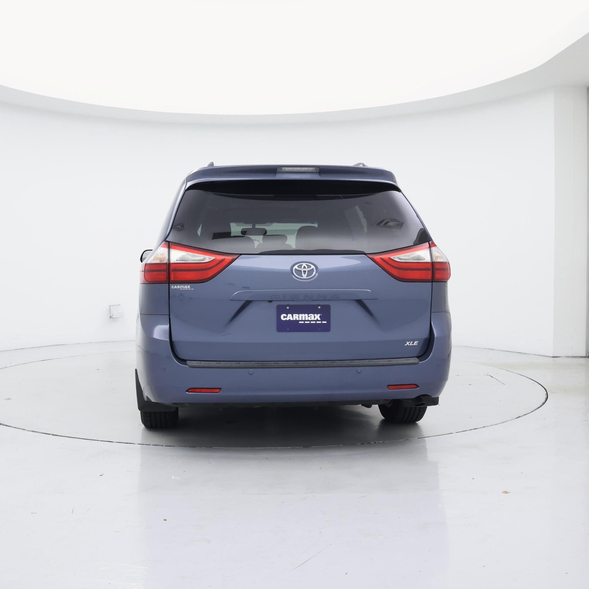 Thumbnail: 2017 Toyota Sienna - 6