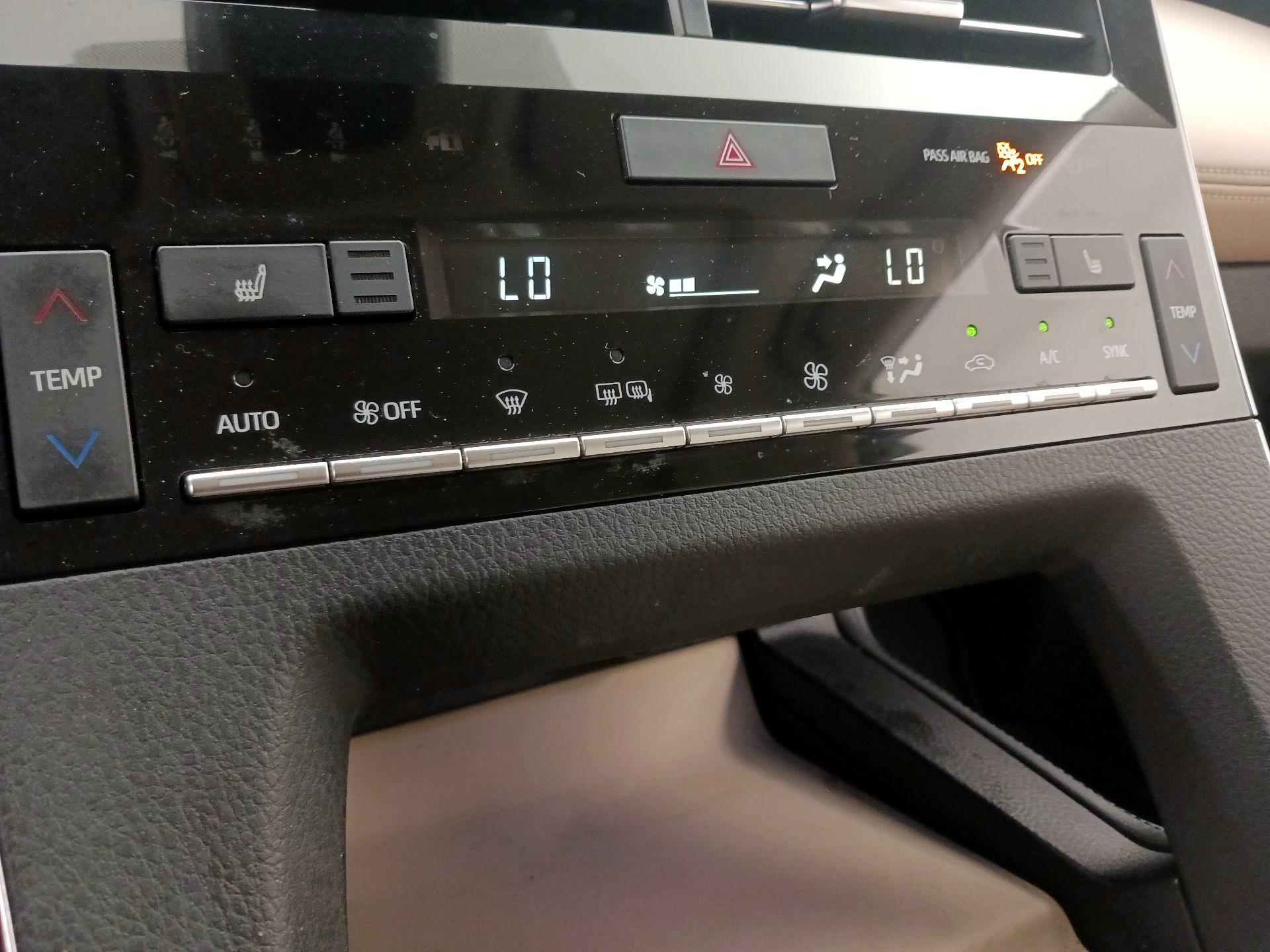 Thumbnail: 2019 Toyota Avalon - 16