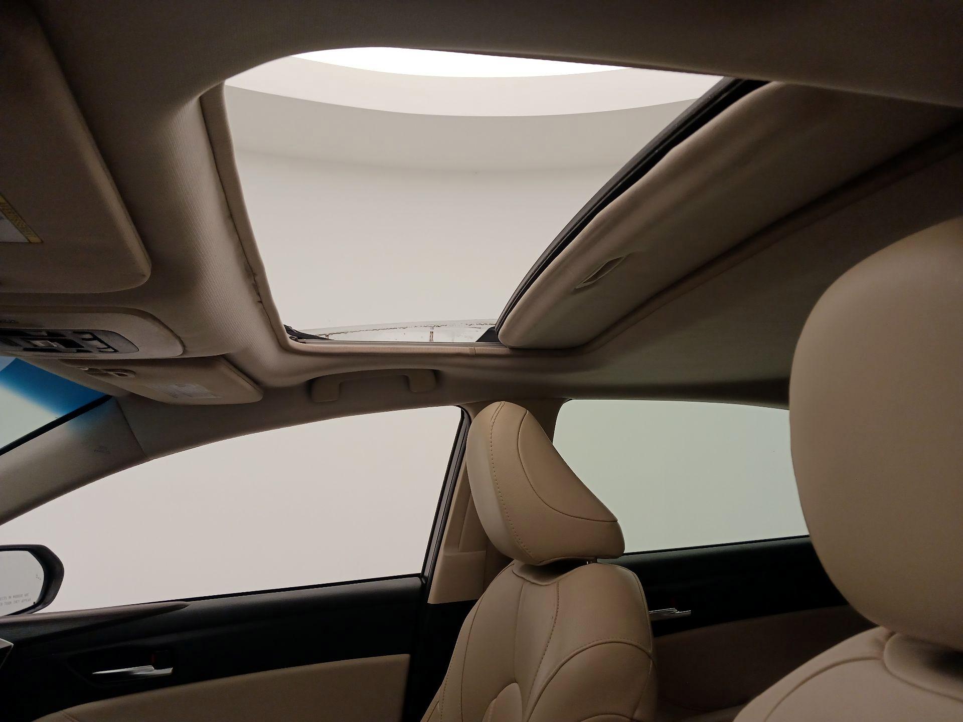 Thumbnail: 2019 Toyota Avalon - 19