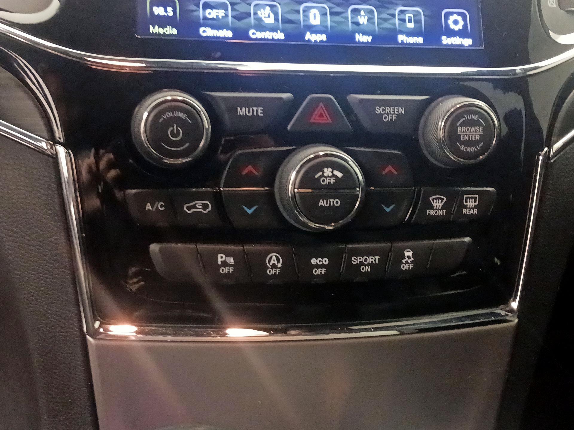 Thumbnail: 2020 Jeep Grand Cherokee - 17