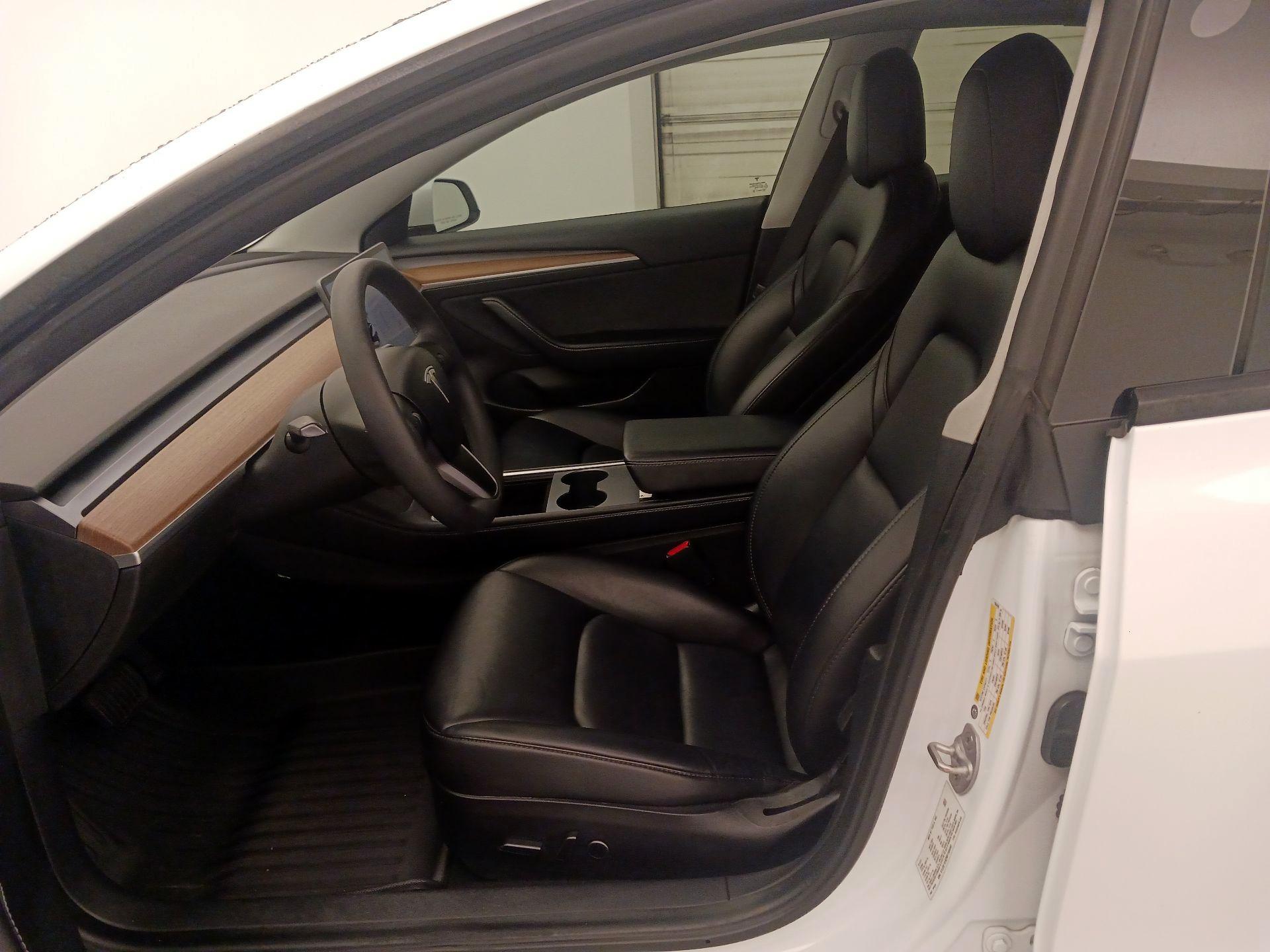 Thumbnail: 2022 Tesla Model 3 - 11