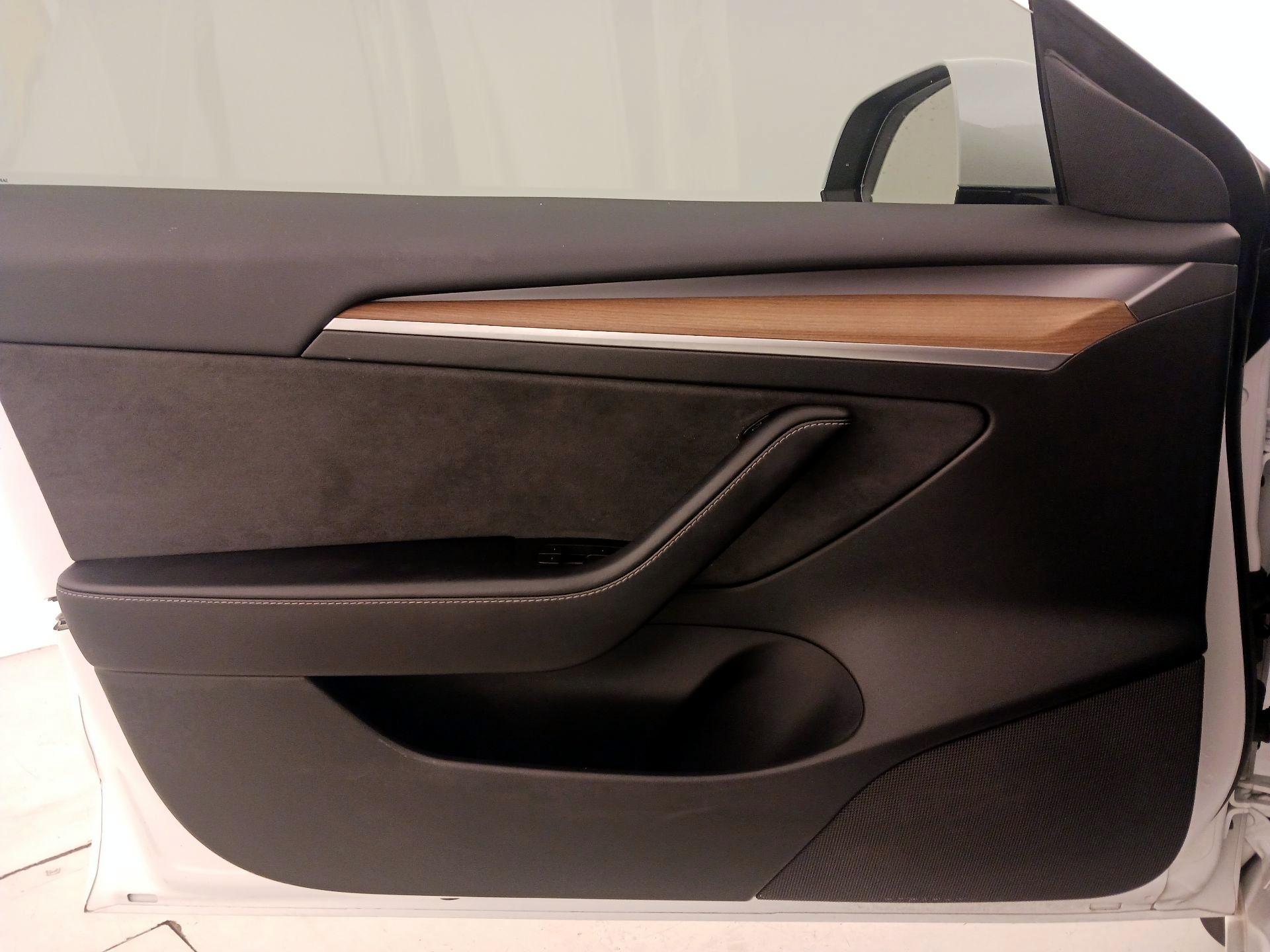 Thumbnail: 2022 Tesla Model 3 - 12