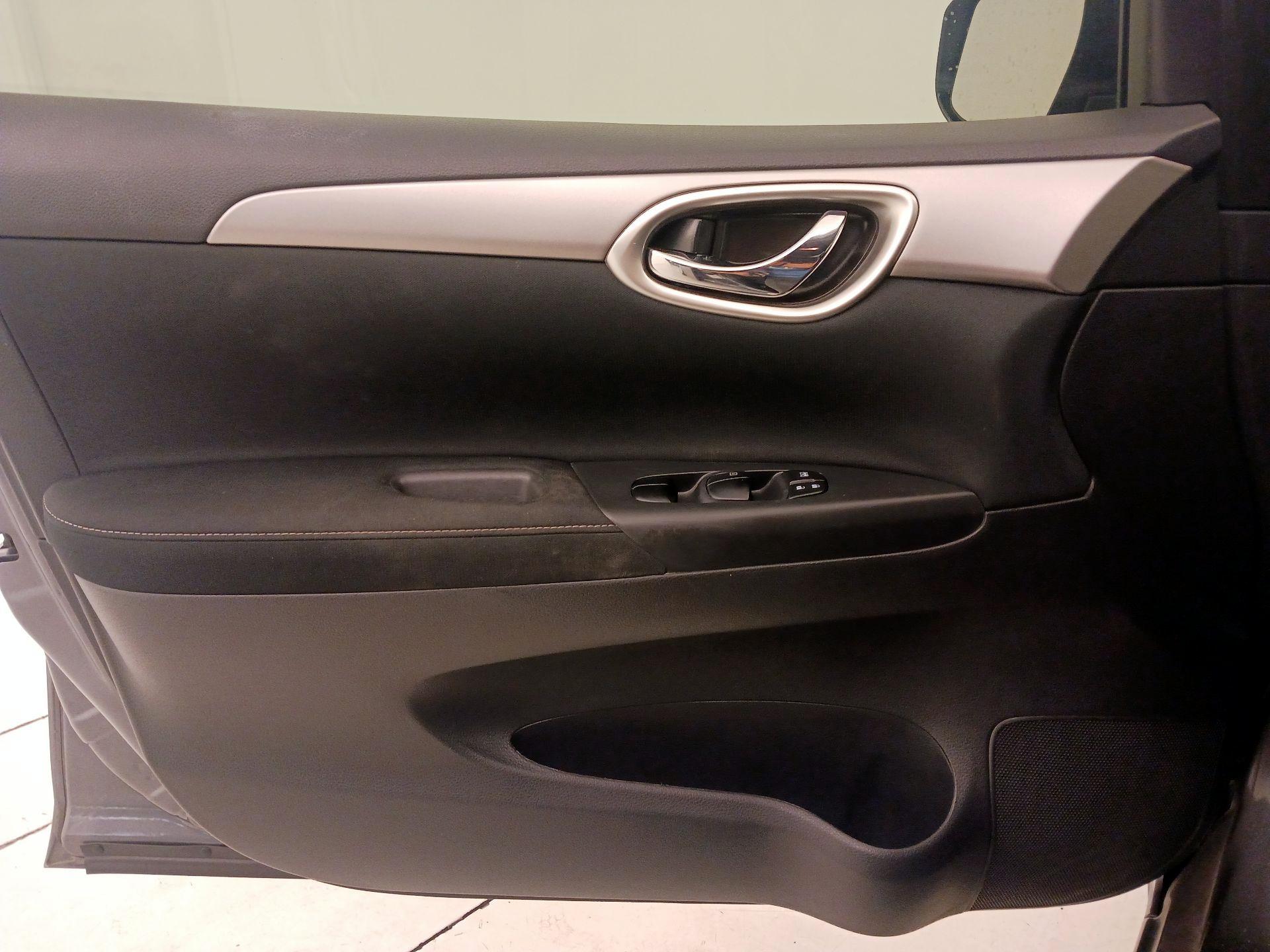 Thumbnail: 2015 Nissan Sentra - 12