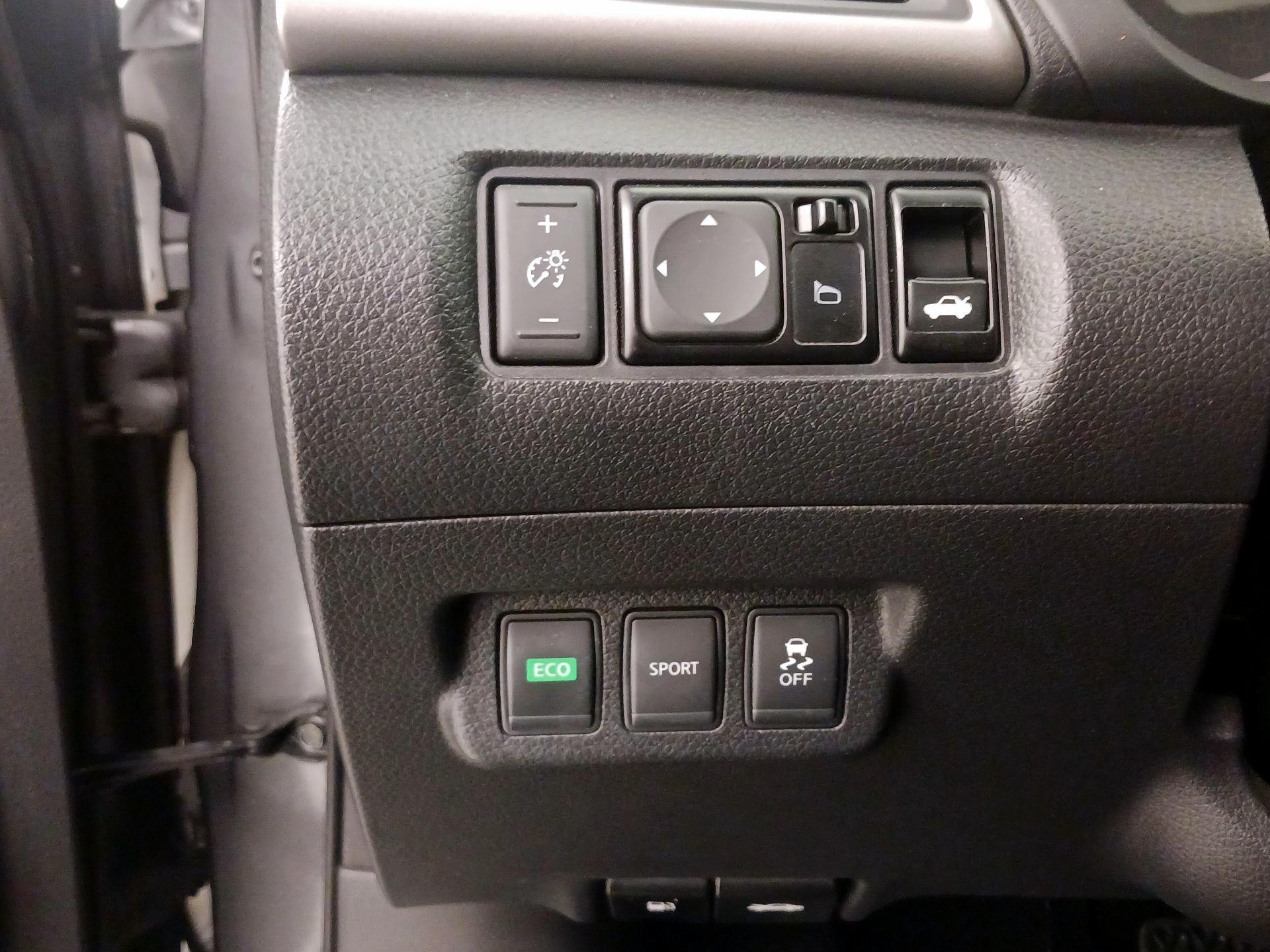 Thumbnail: 2015 Nissan Sentra - 13