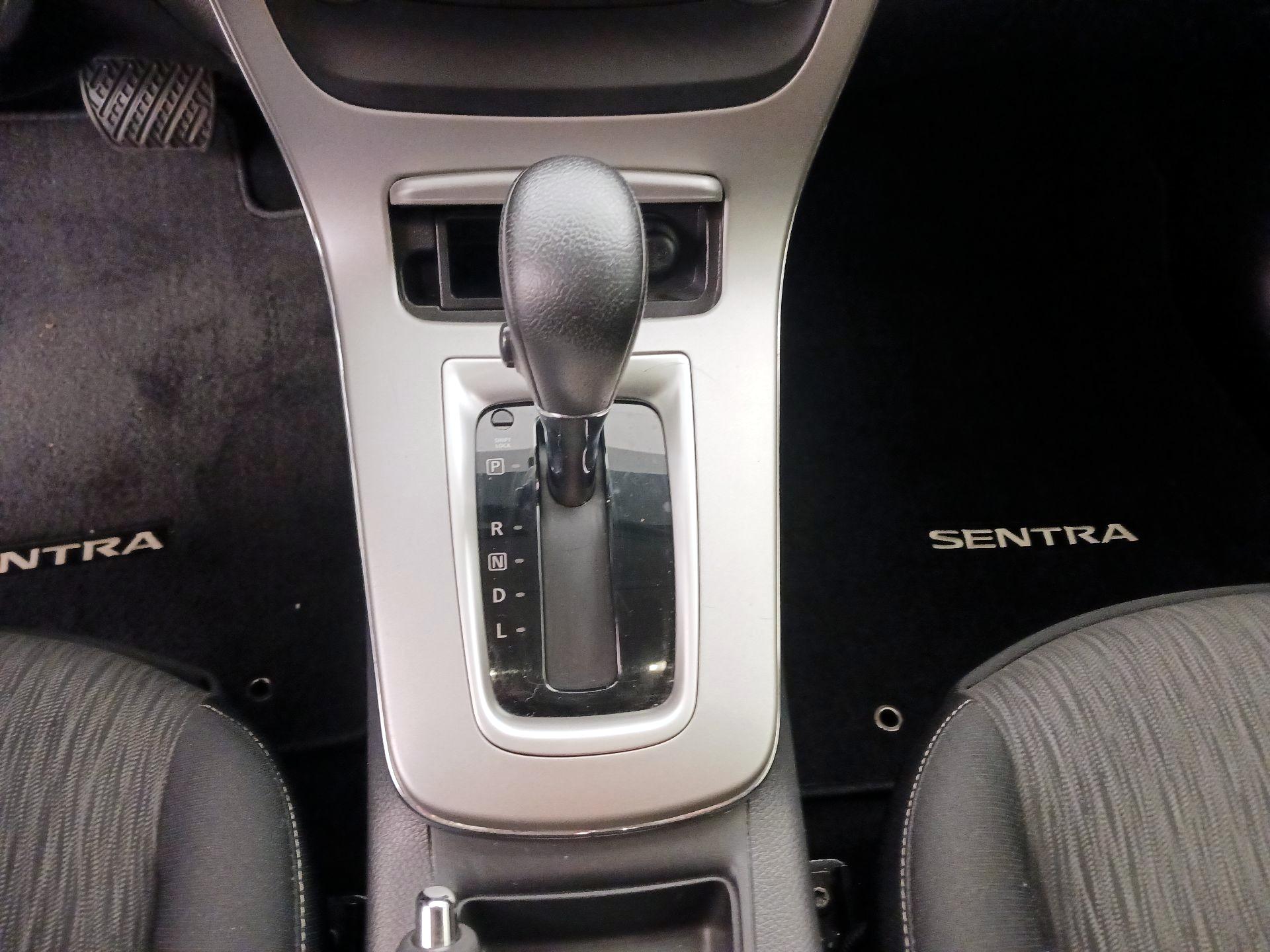 Thumbnail: 2015 Nissan Sentra - 17