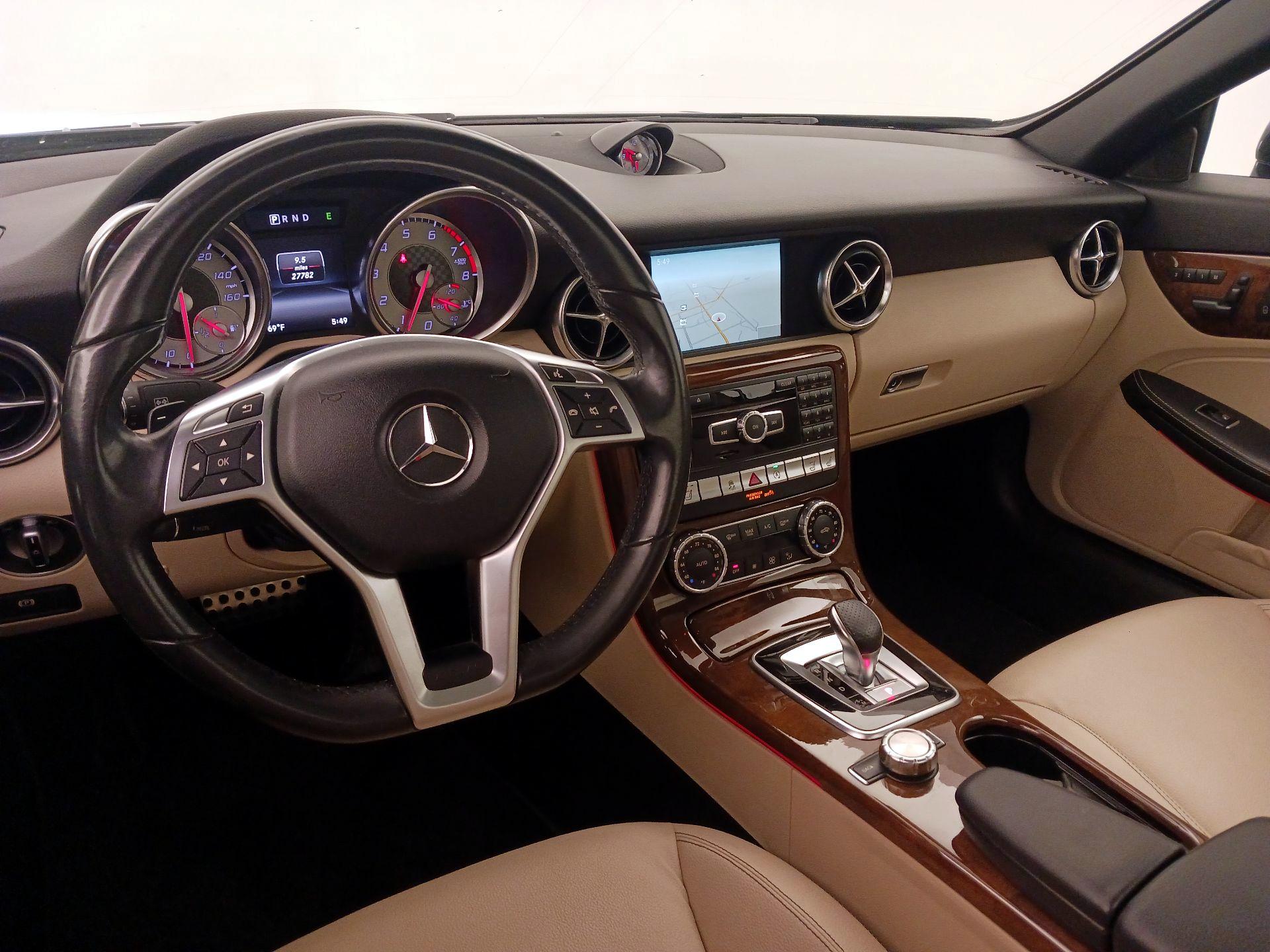 Thumbnail: 2016 Mercedes-Benz SLK - 9
