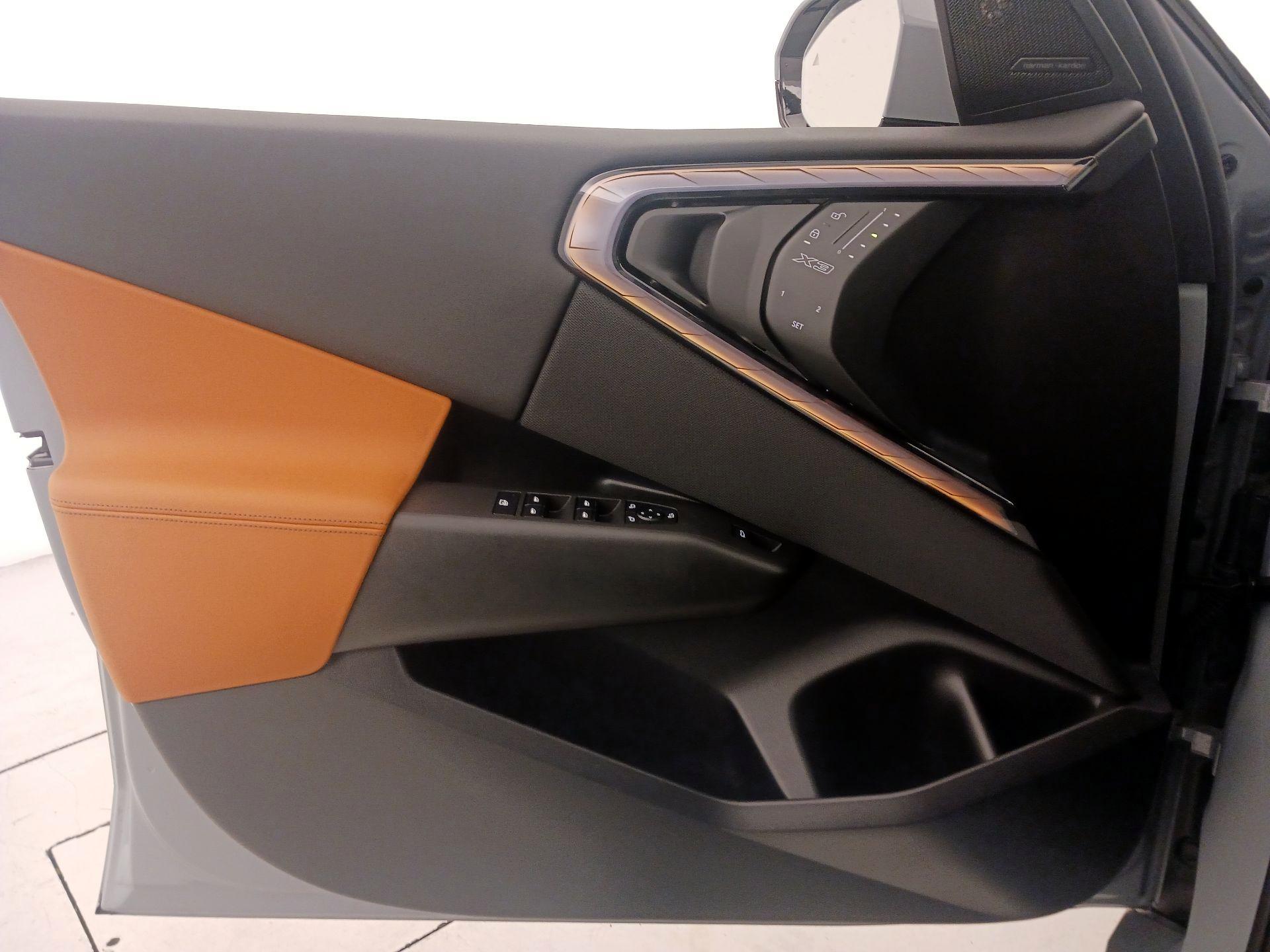 Thumbnail: 2025 BMW X3 - 12