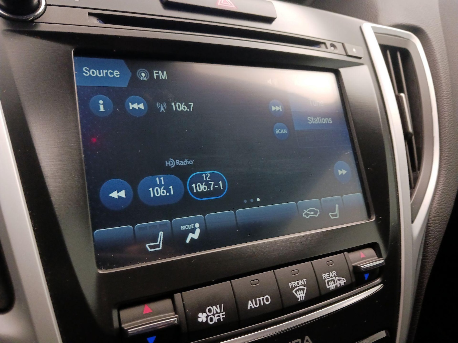2020 Acura TLX - Photo 16