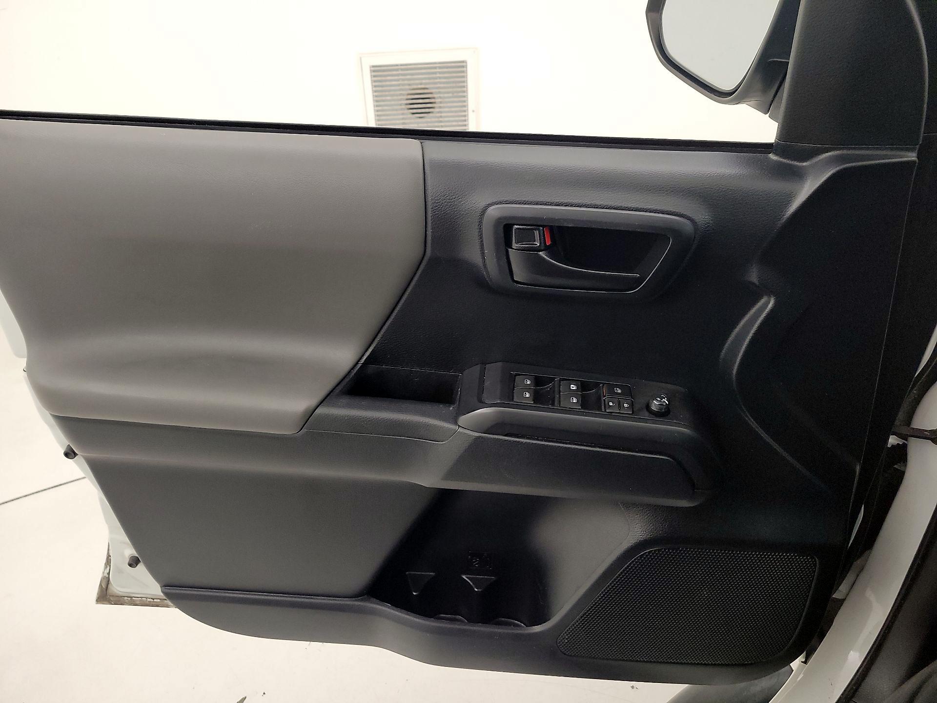 Thumbnail: 2019 Toyota Tacoma - 12
