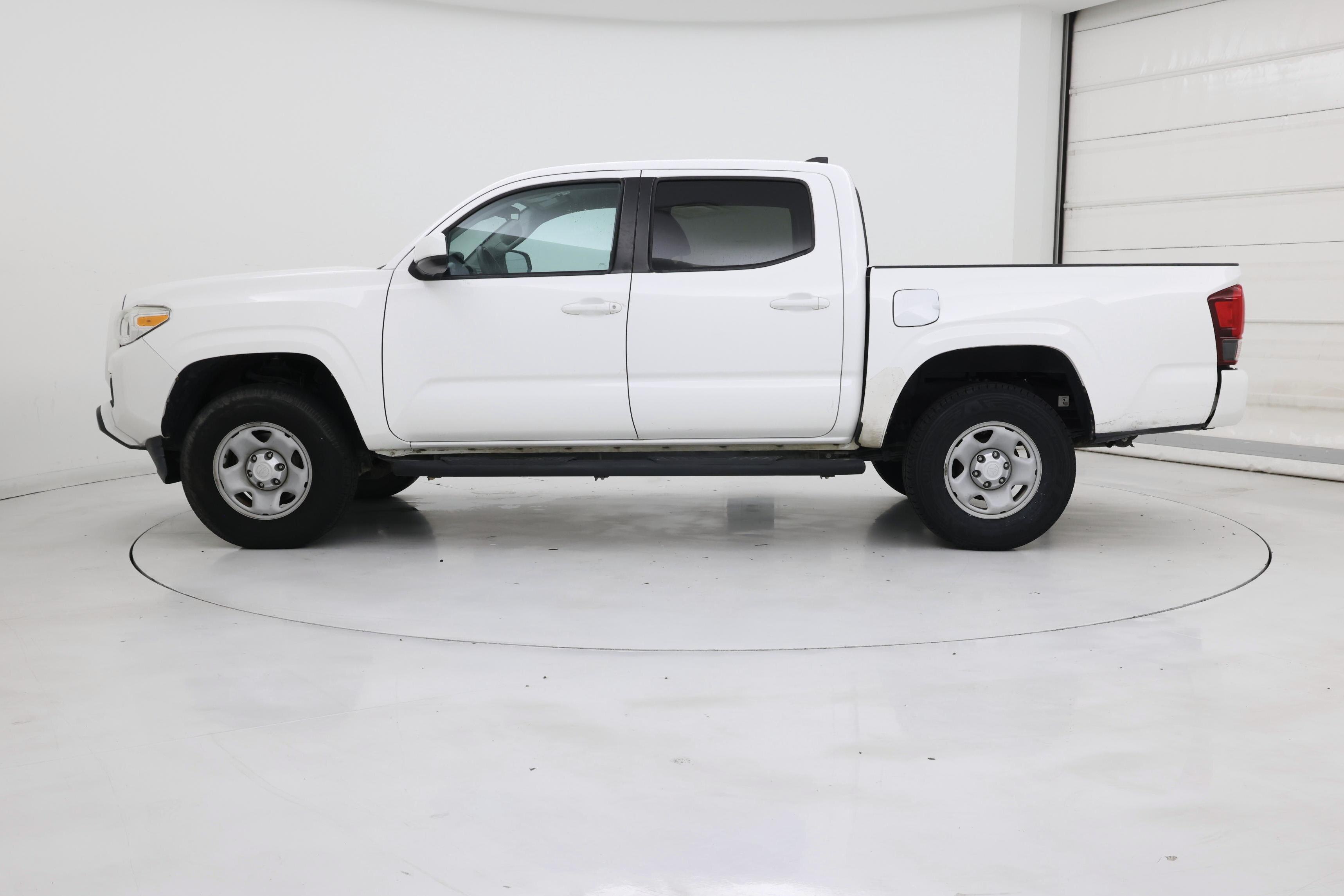 Thumbnail: 2019 Toyota Tacoma - 3