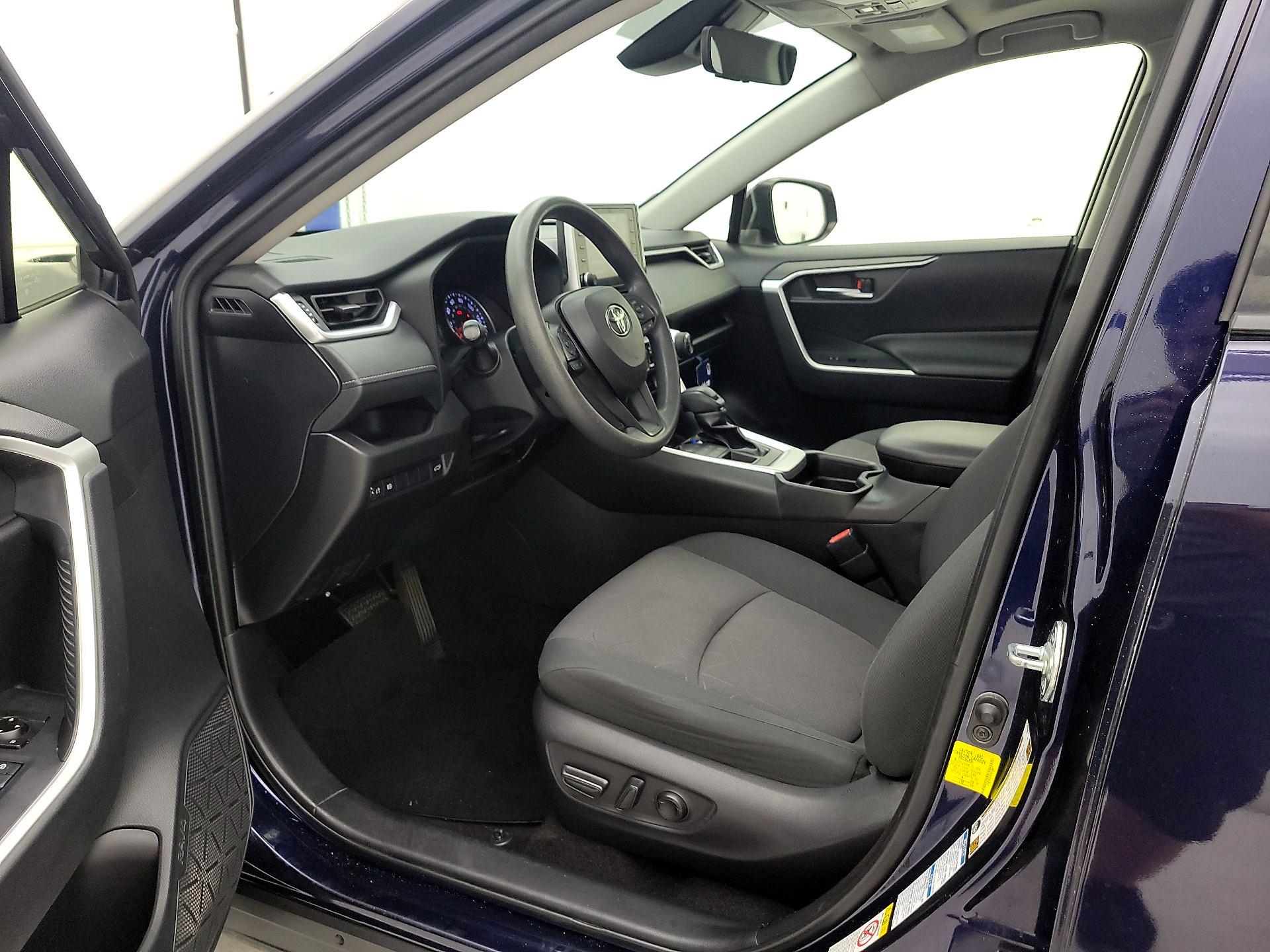 Thumbnail: 2019 Toyota RAV4 - 11