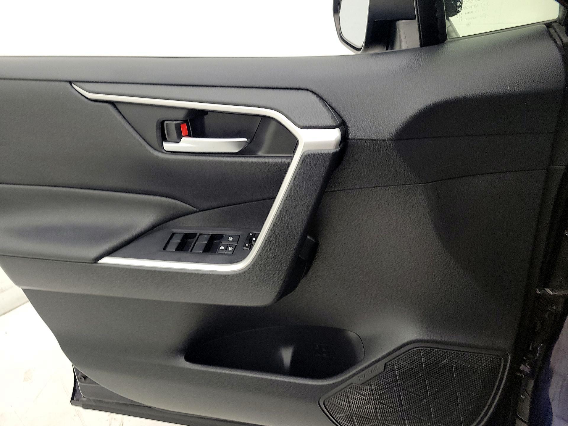 Thumbnail: 2019 Toyota RAV4 - 12