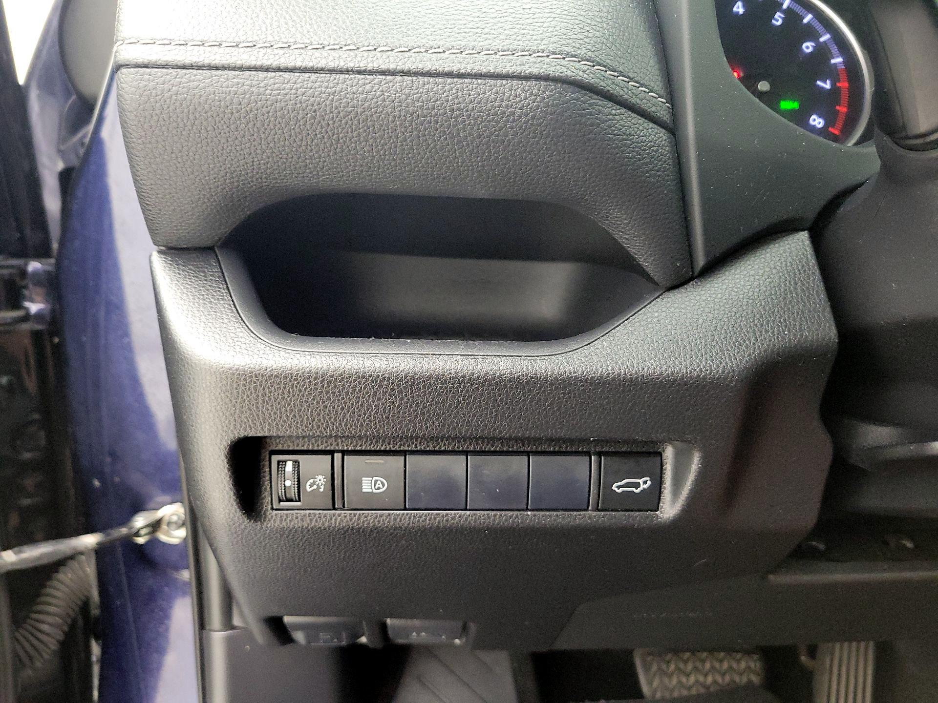 Thumbnail: 2019 Toyota RAV4 - 13