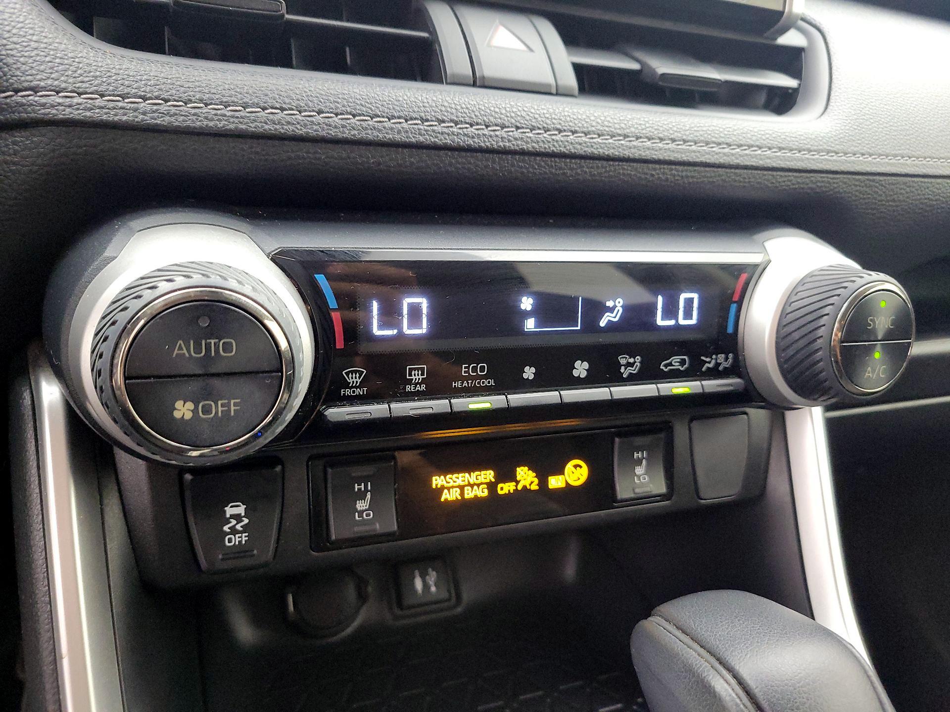 Thumbnail: 2019 Toyota RAV4 - 16