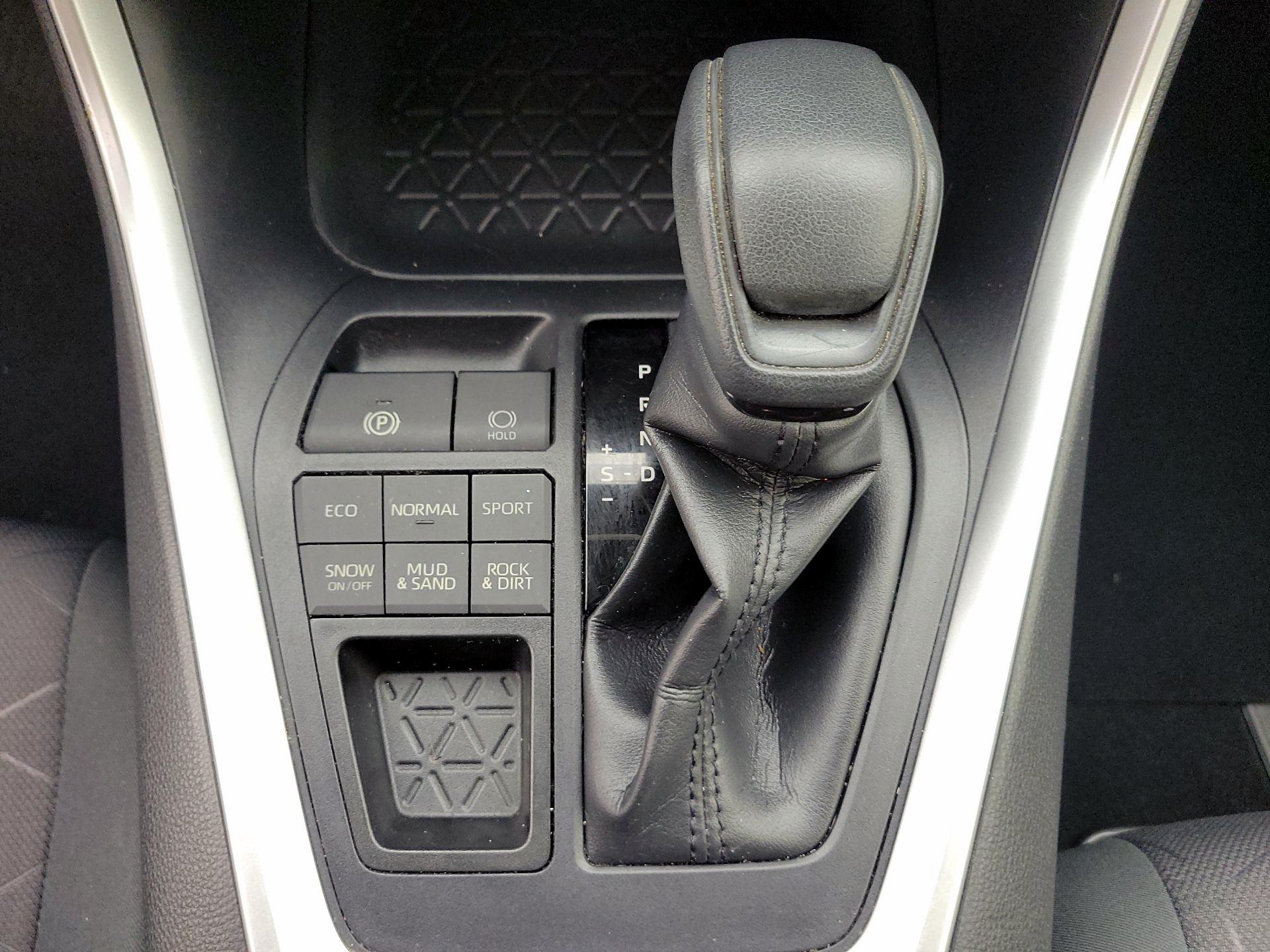 Thumbnail: 2019 Toyota RAV4 - 17