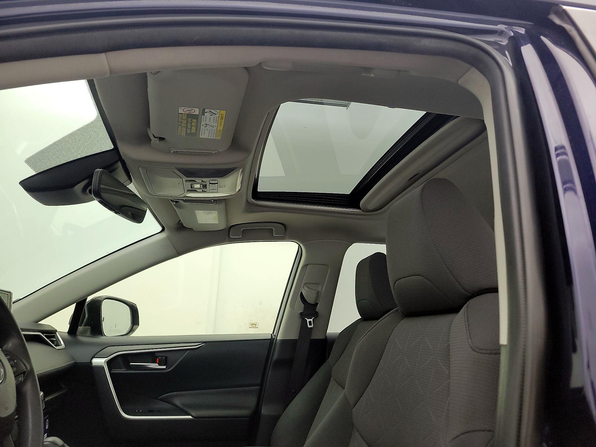 Thumbnail: 2019 Toyota RAV4 - 18