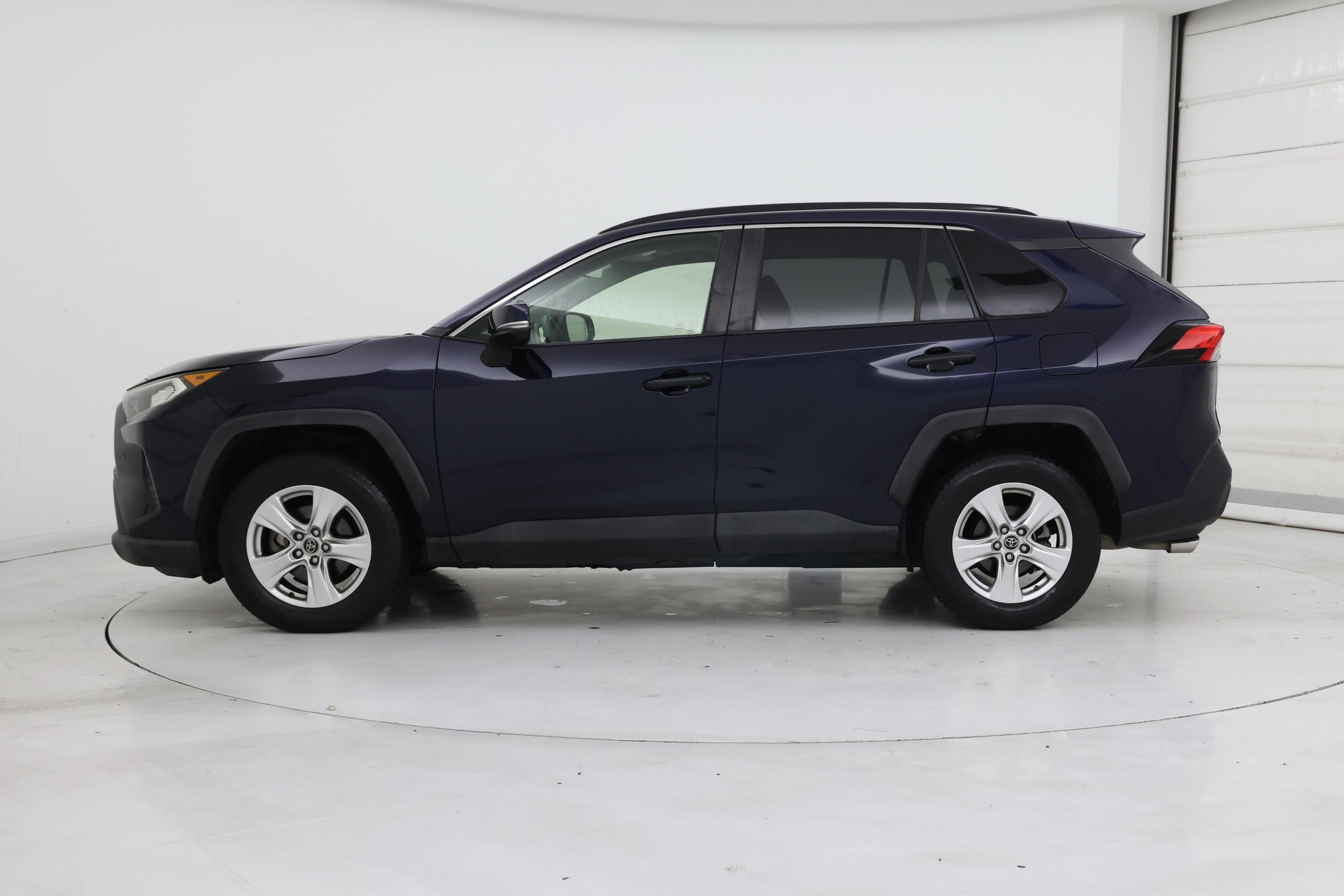 Thumbnail: 2019 Toyota RAV4 - 3