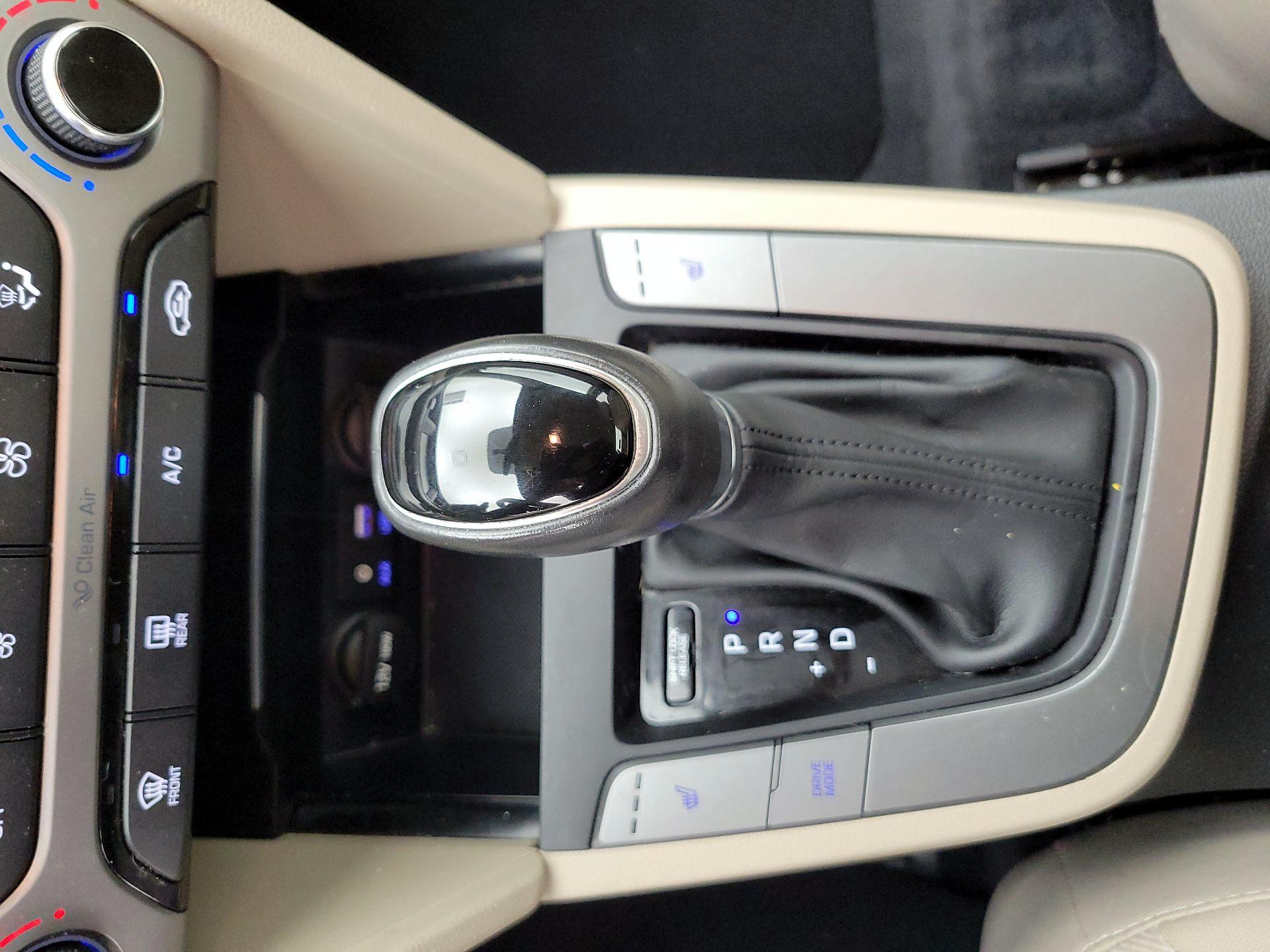 Thumbnail: 2017 Hyundai Elantra - 17