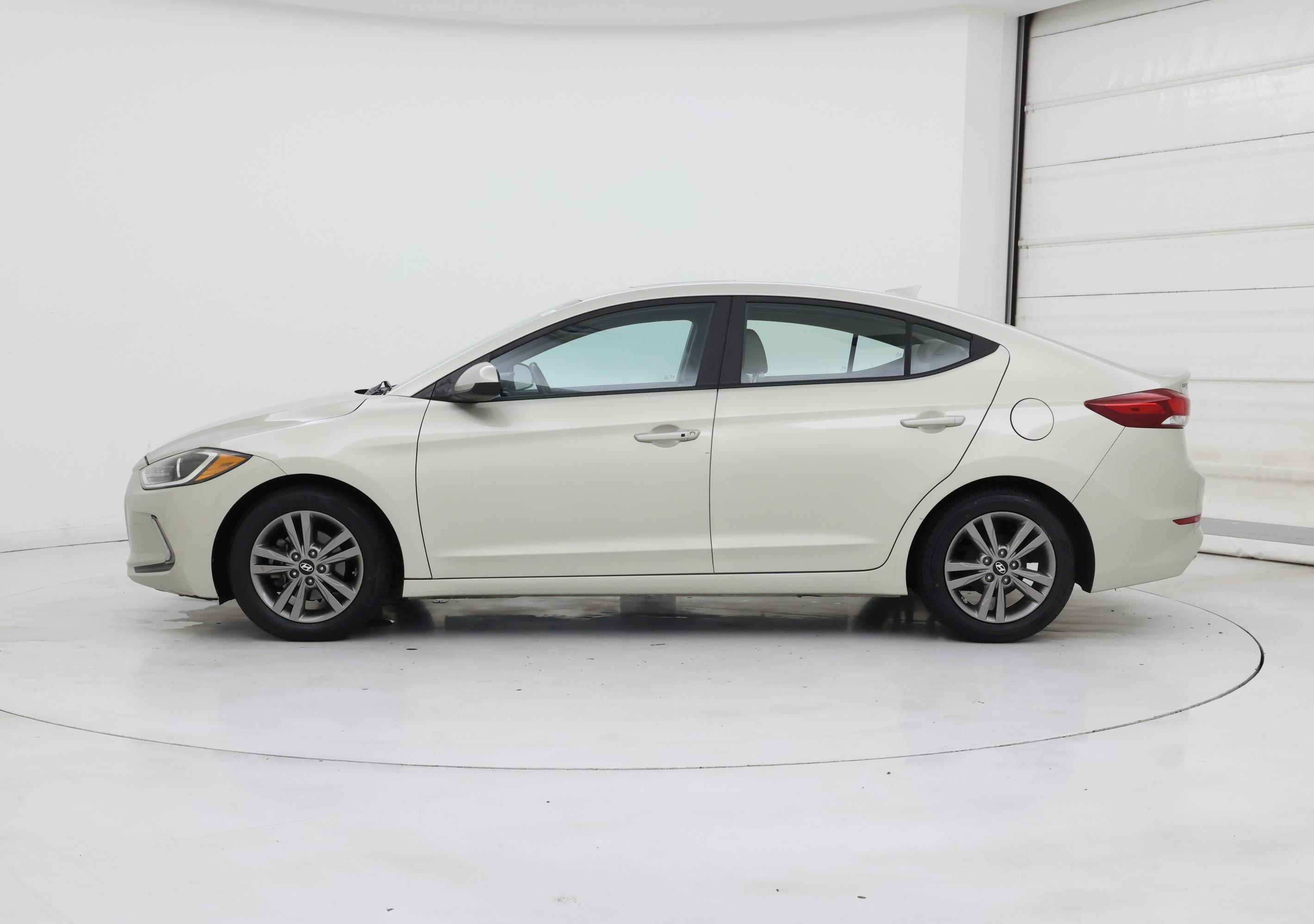 Thumbnail: 2017 Hyundai Elantra - 3