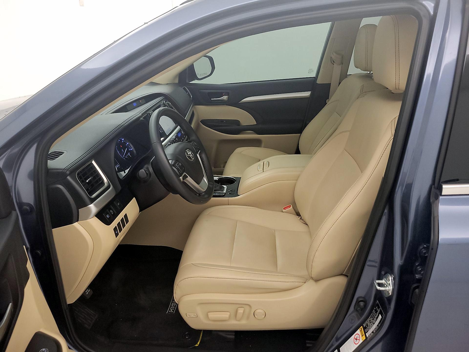 Thumbnail: 2019 Toyota Highlander - 11